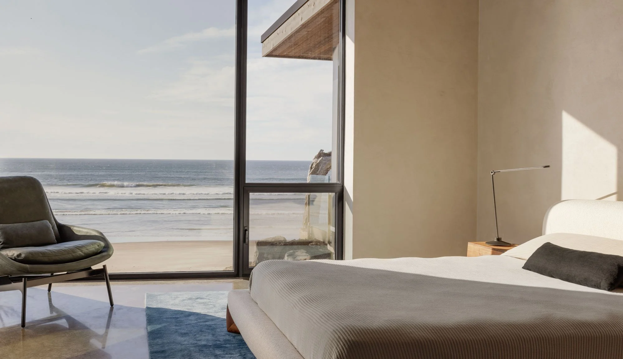 arch-cape-beach-house_primary-bedroom_05.jpeg
