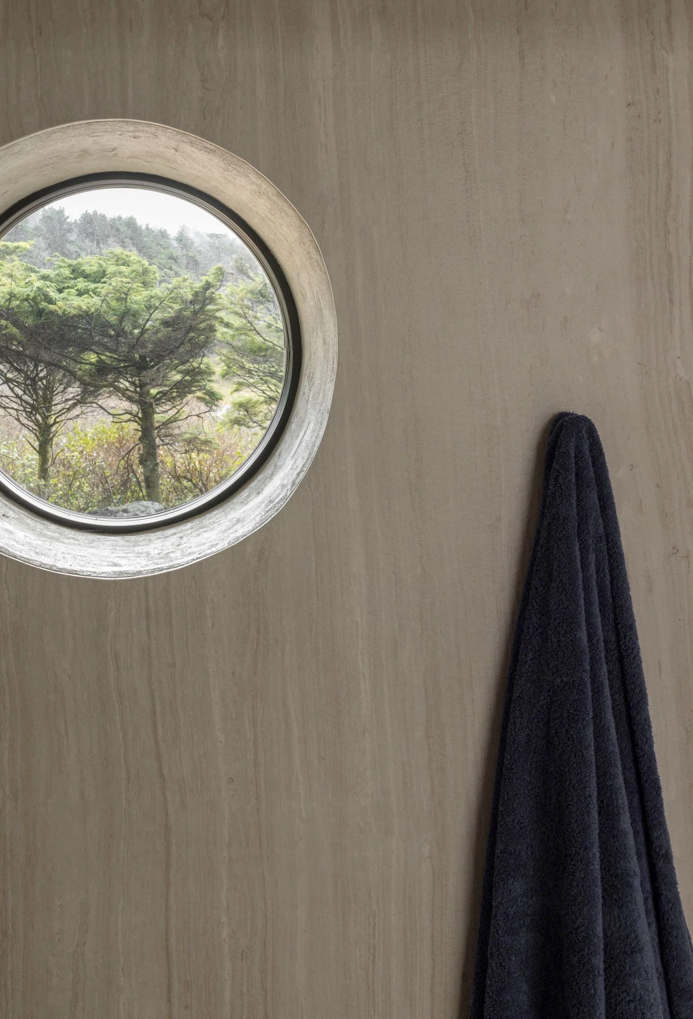 arch-cape-beach-house_primary-bath_01.jpeg