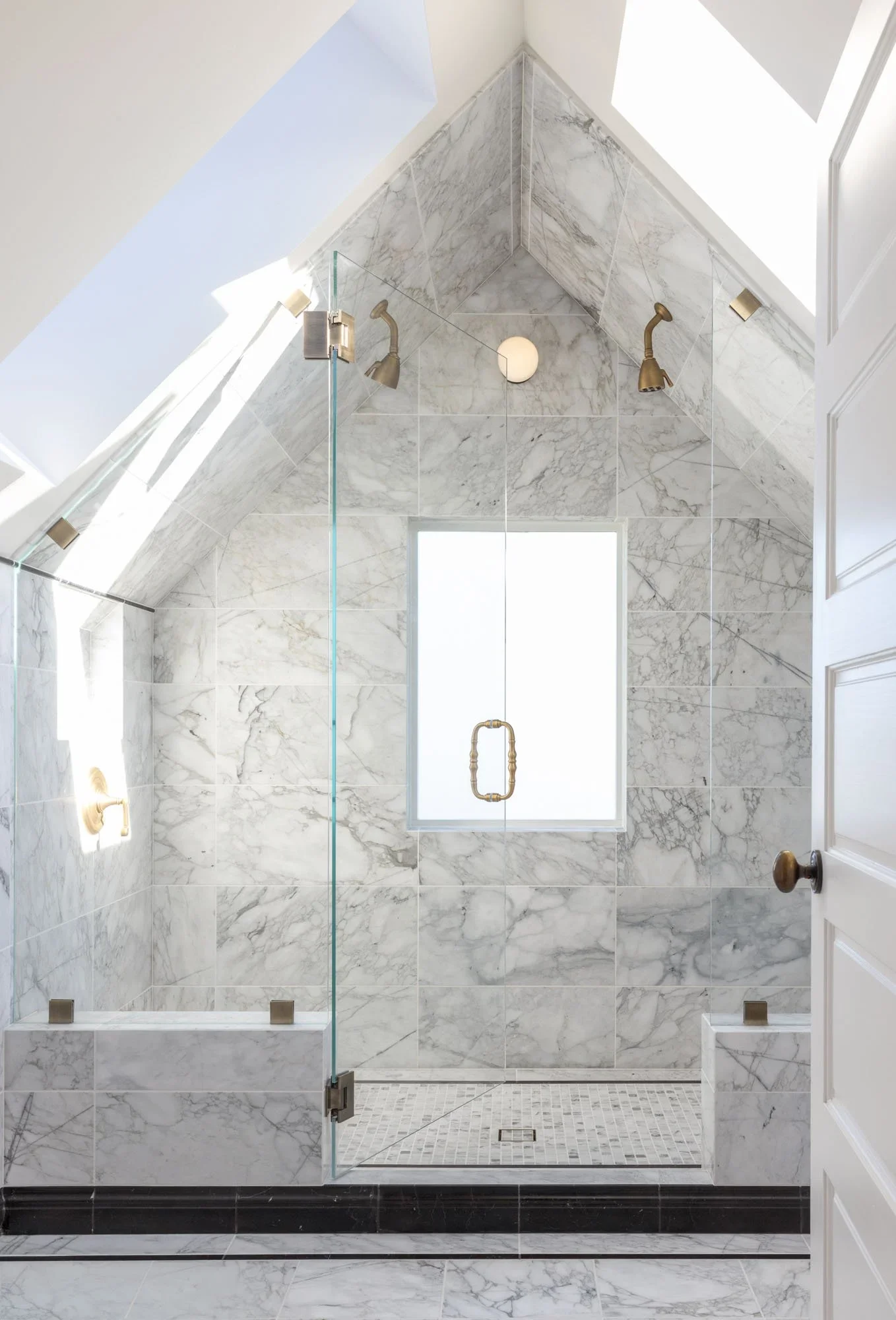 ravenna-historic-seattle-craftsman_primary-bath_01.webp