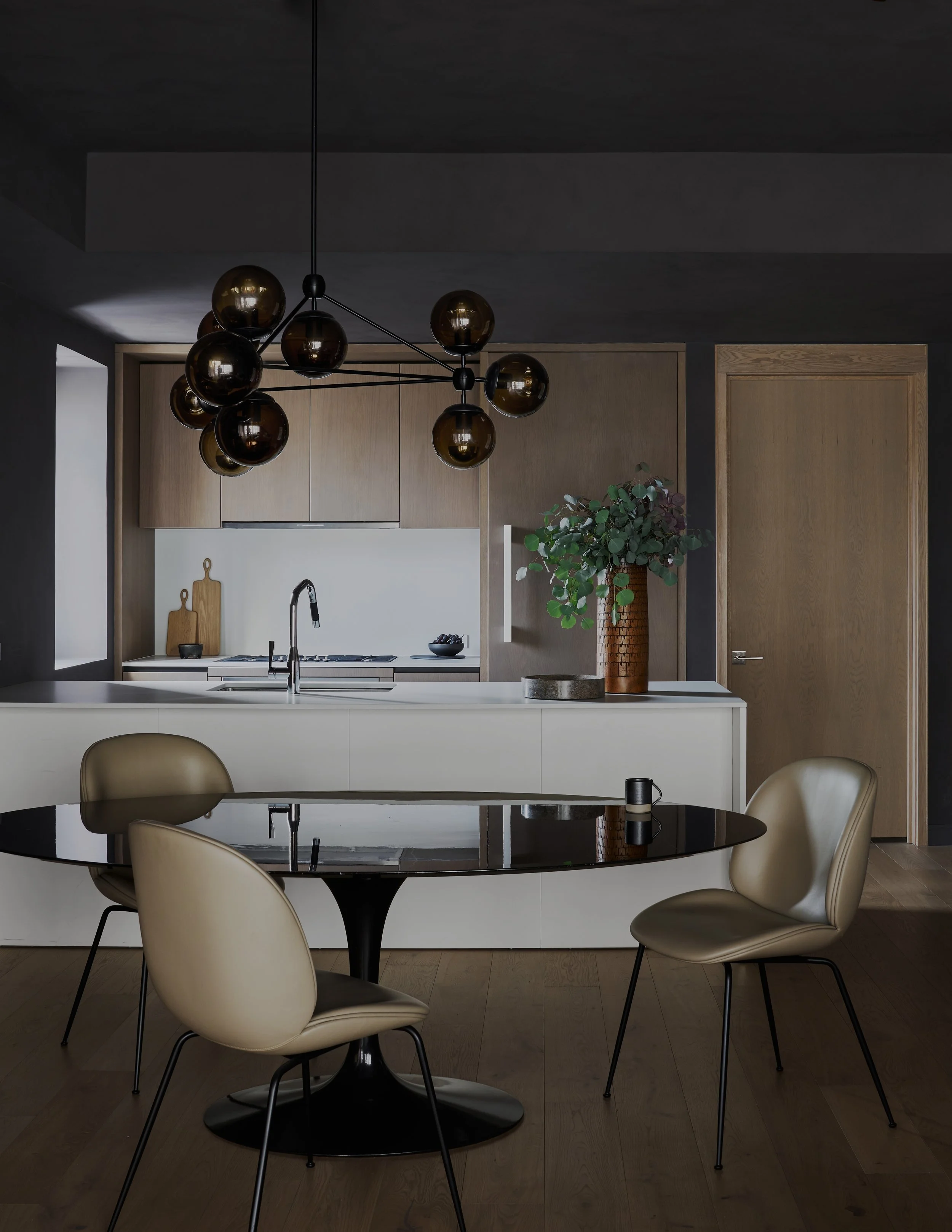 gramercy-park-manhattan-residence_kitchen_01.jpg