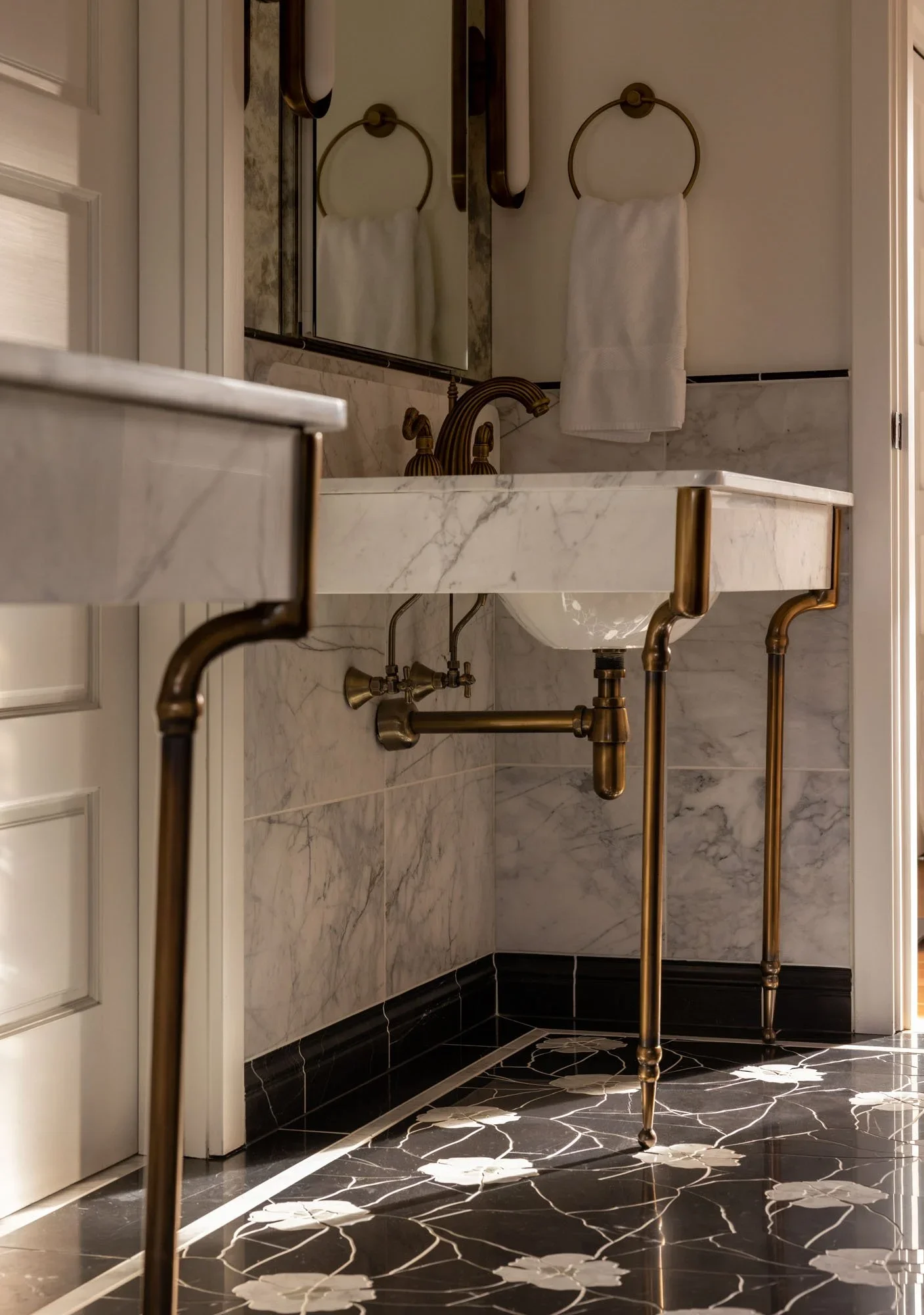 ravenna-historic-seattle-craftsman_primary-bath_03.webp