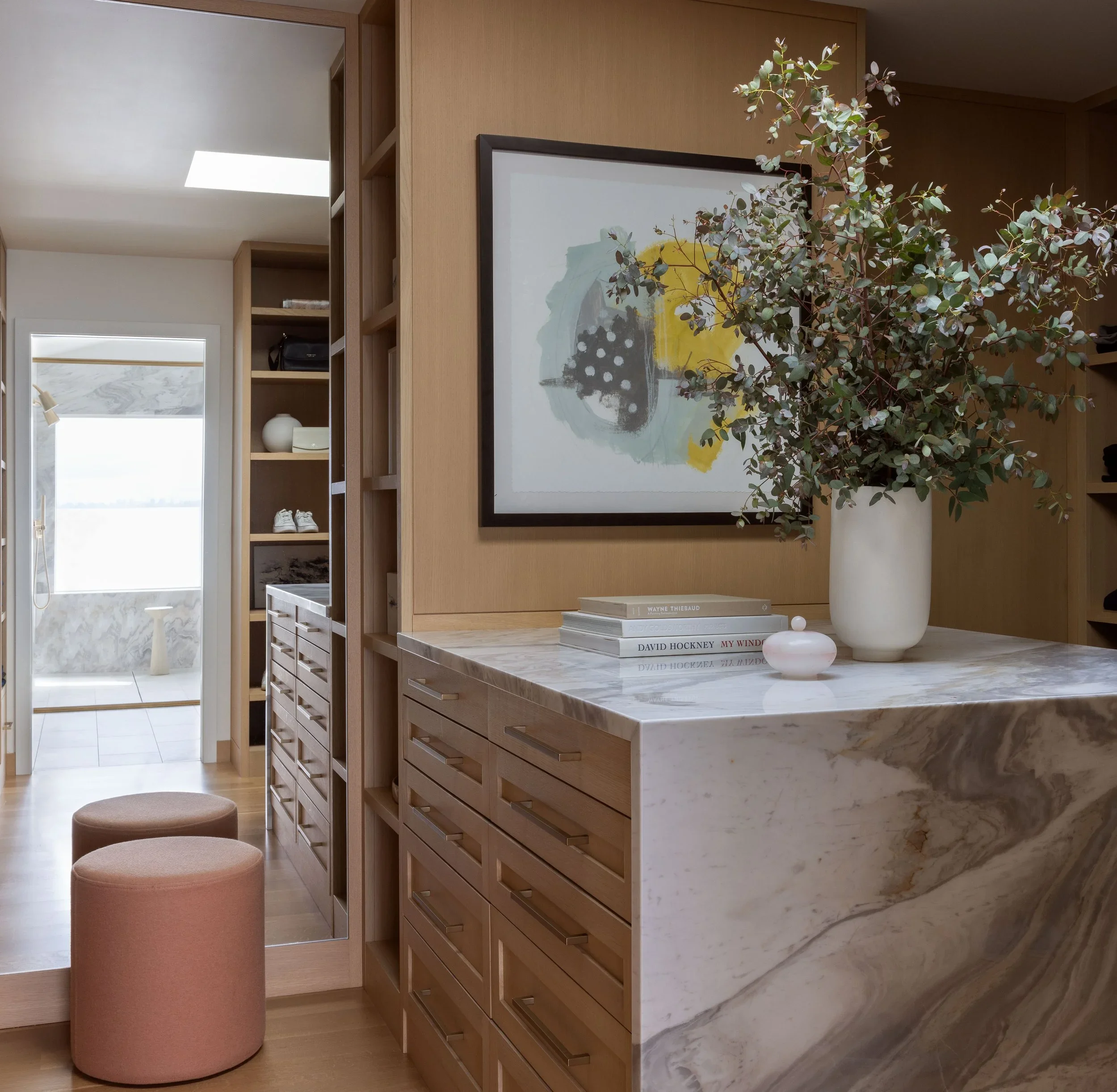 lake-washington-modern-waterfront_primary-bedroom_03.webp