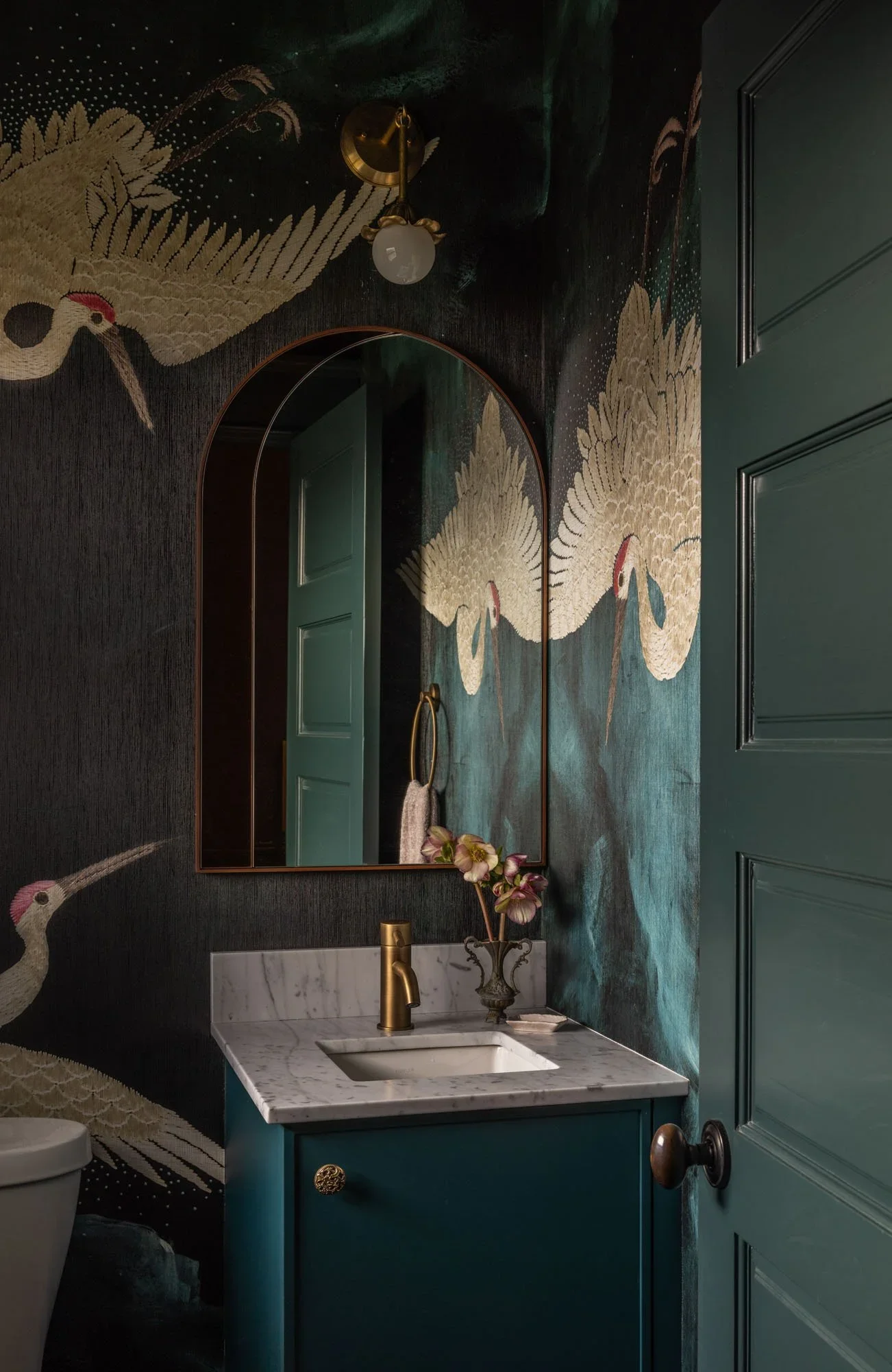 ravenna-historic-seattle-craftsman_powder-room_01.webp