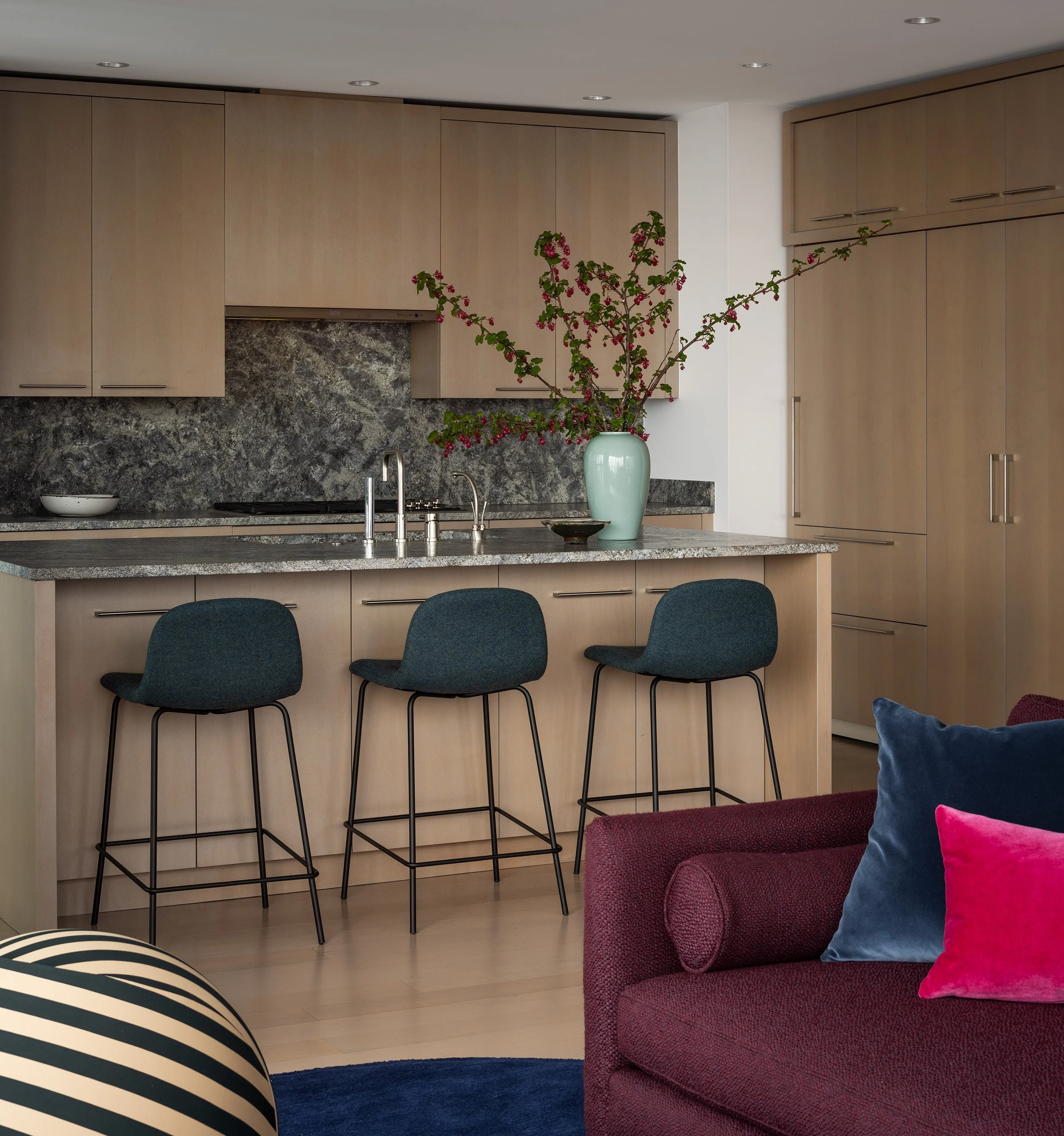 downtown-seattle-high-rise_kitchen_01.jpg