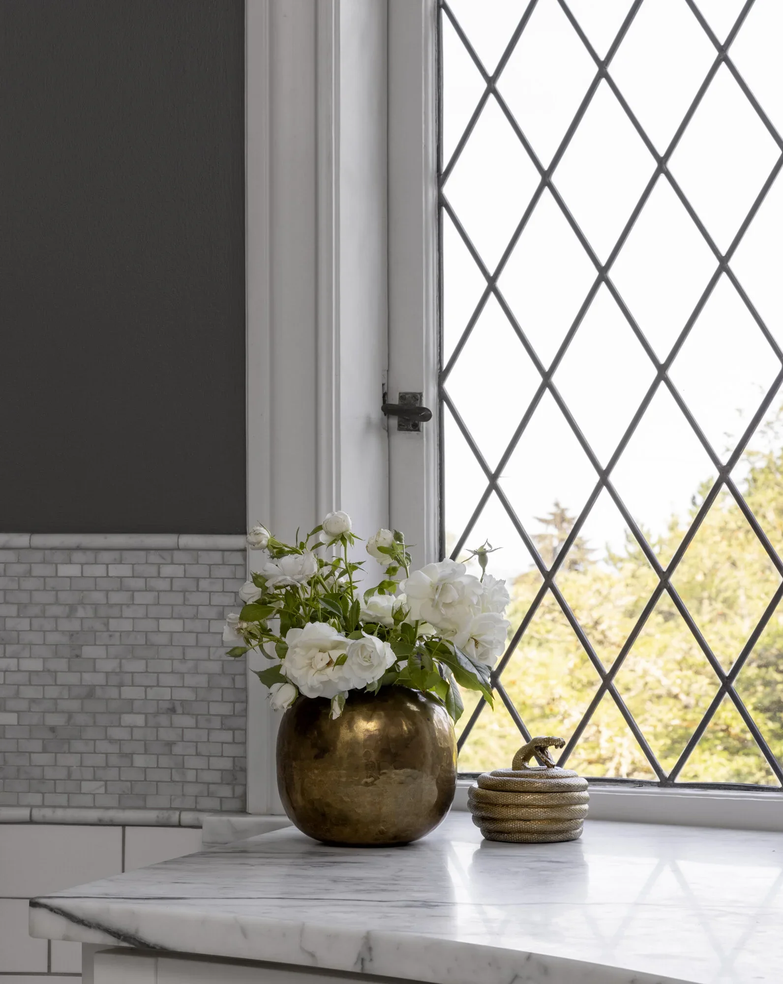 east-seattle-lakeside-remodel_primary-bath_01.webp