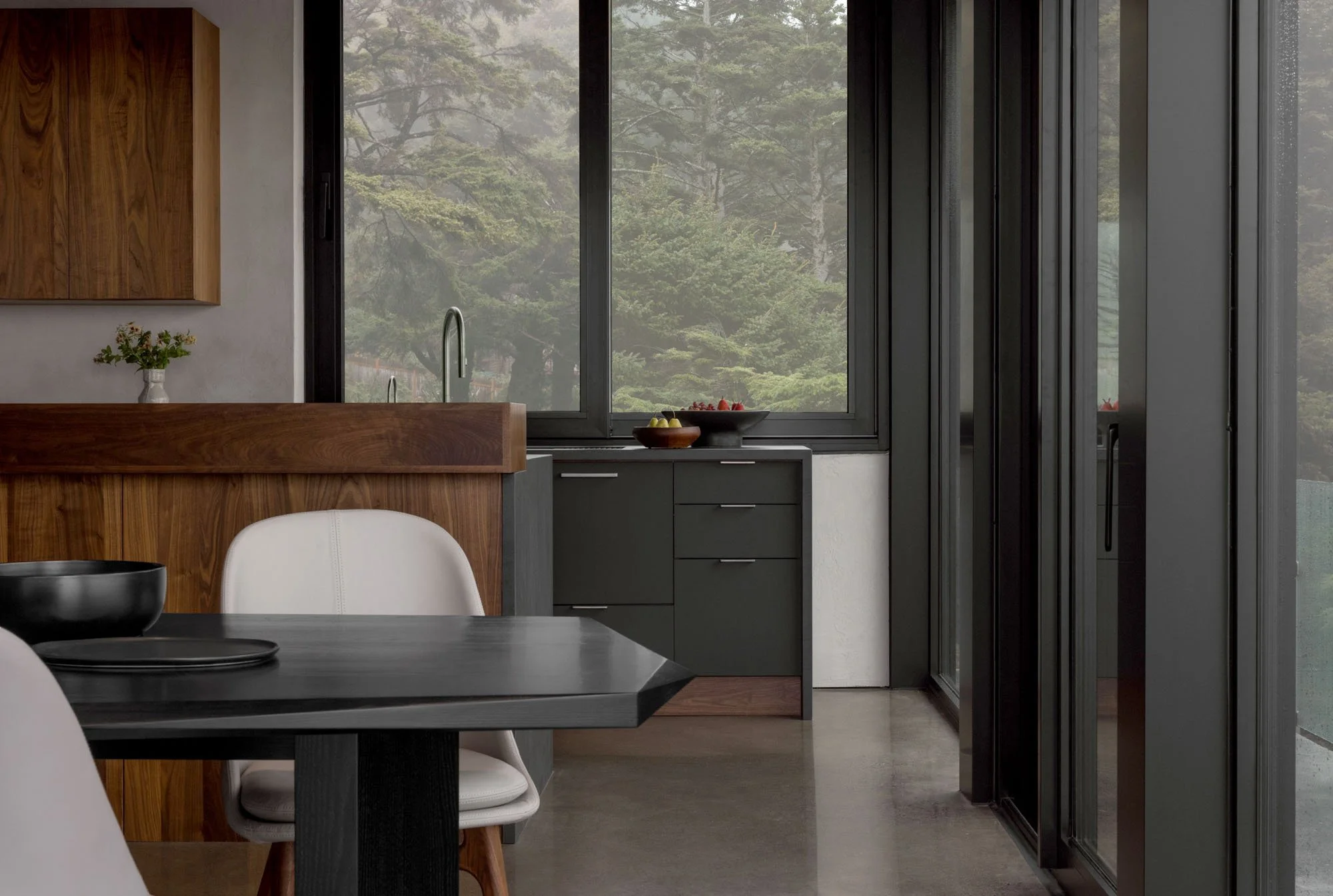 arch-cape-beach-house_kitchen_01.jpeg