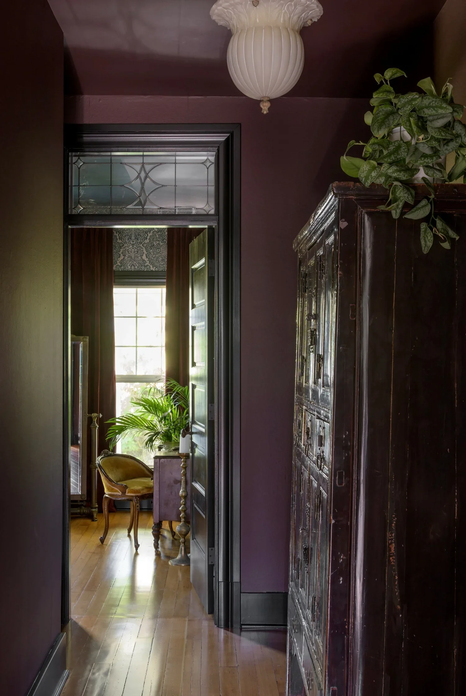 seattle-historic-victorian-landmark_hall_01.webp