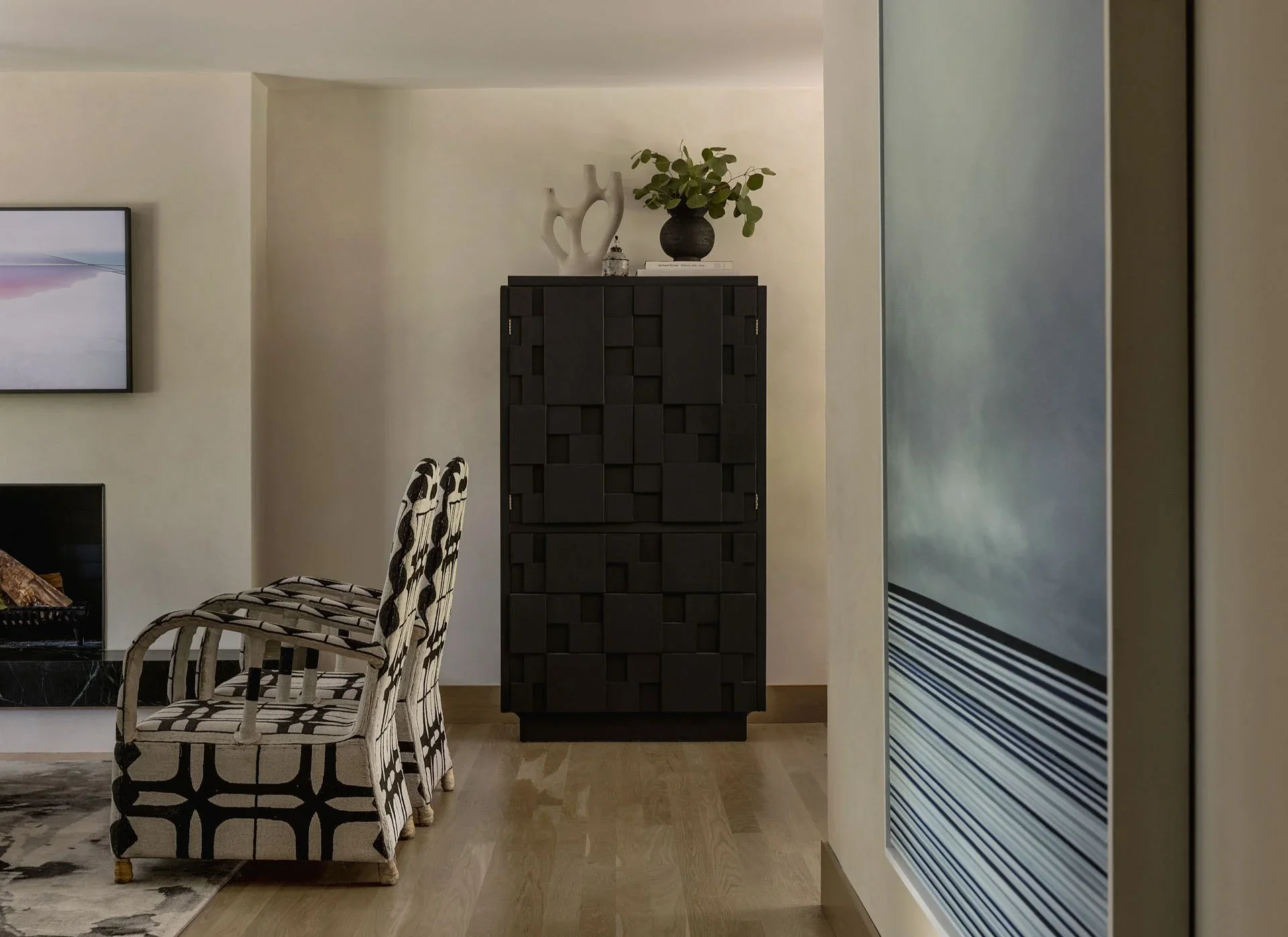 leschi-seattle-outlook_living-room_04.webp
