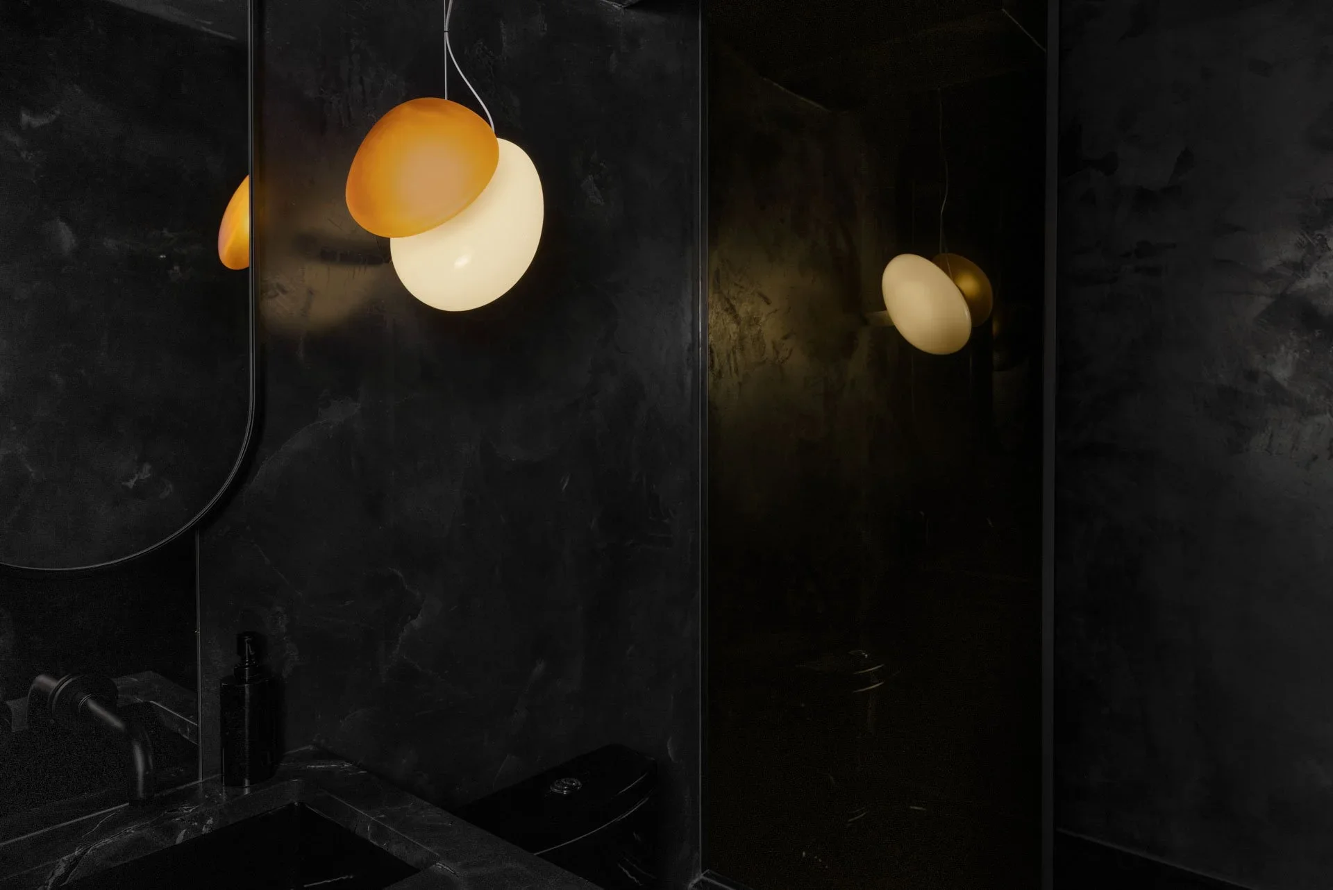 leschi-seattle-outlook_powder-room_02.webp
