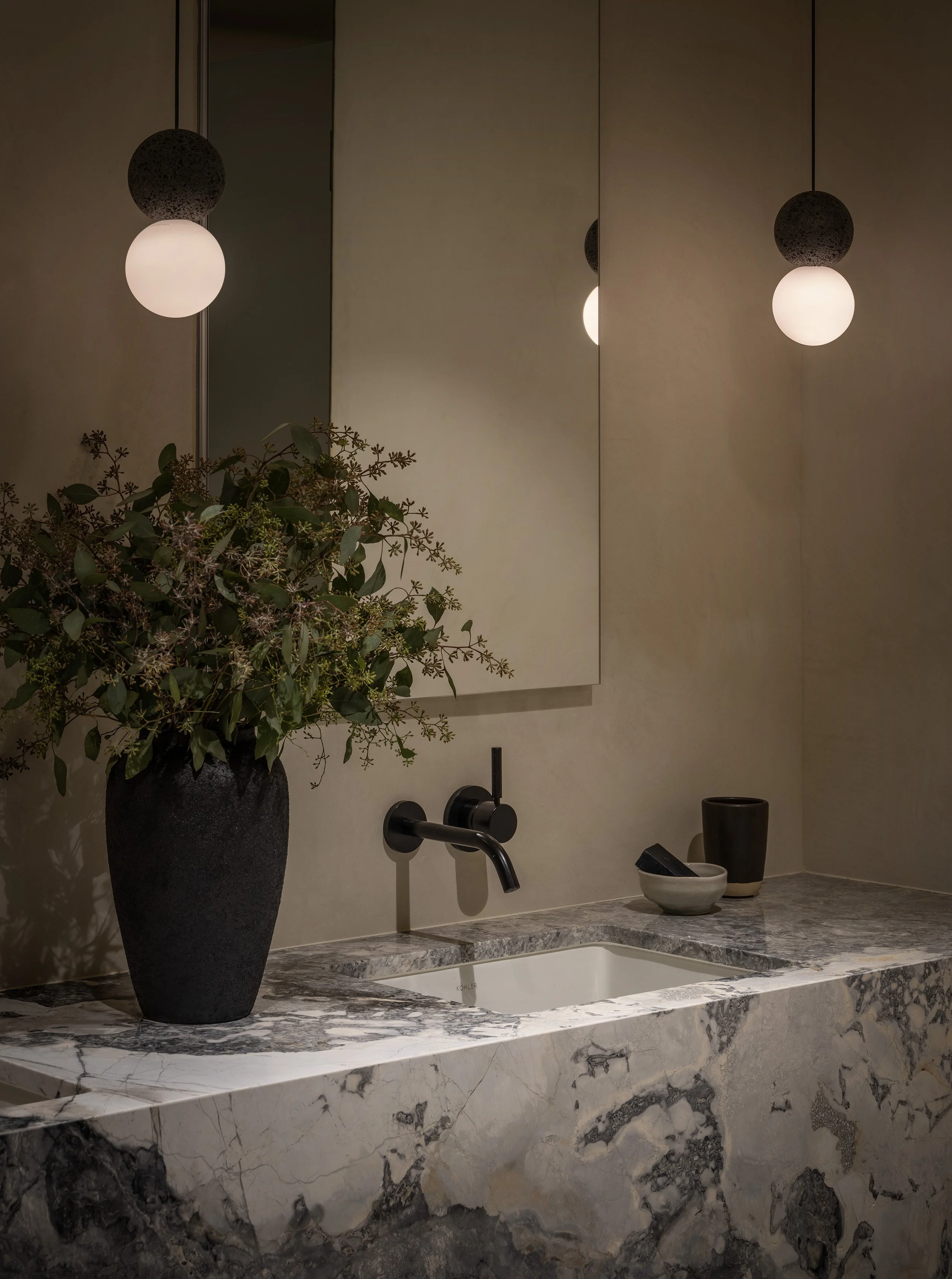 belltown-seattle-urban-retreat_primary-bath_05.jpg