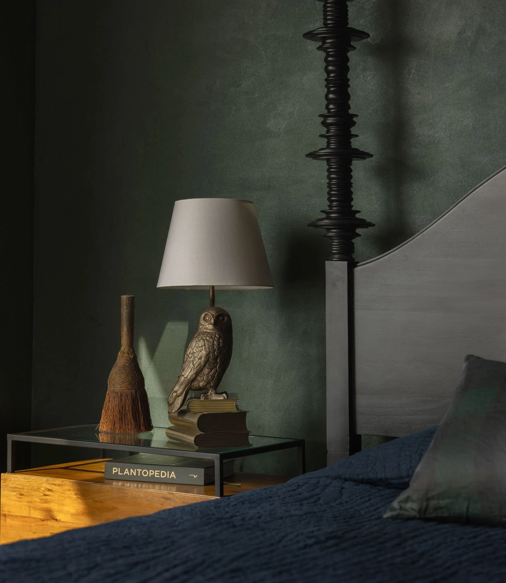 arch-cape-beach-house_guest-bedroom_02.jpeg