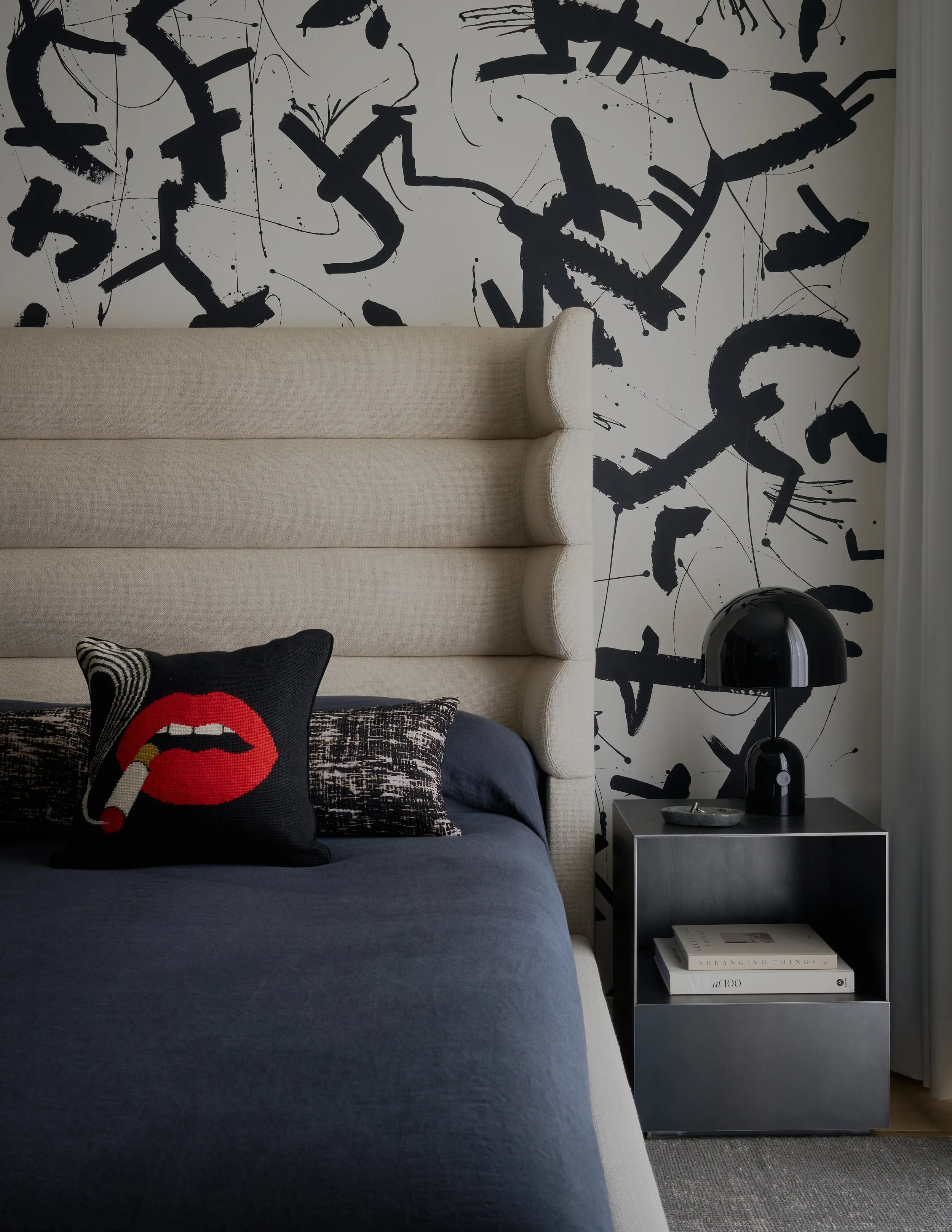 gramercy-park-manhattan-residence_guest-bedroom_01.jpg