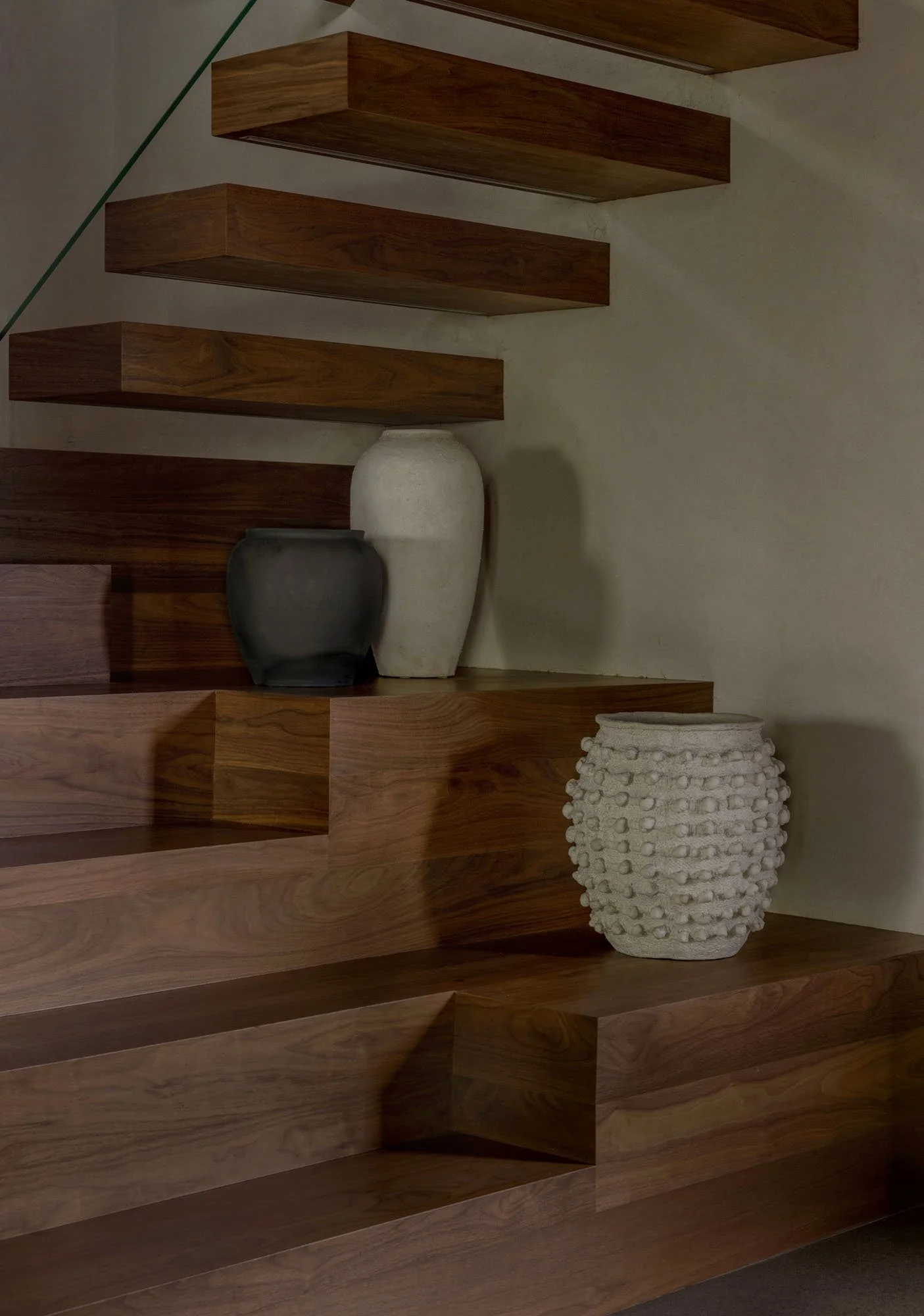 arch-cape-beach-house_stair-hall_02.jpeg