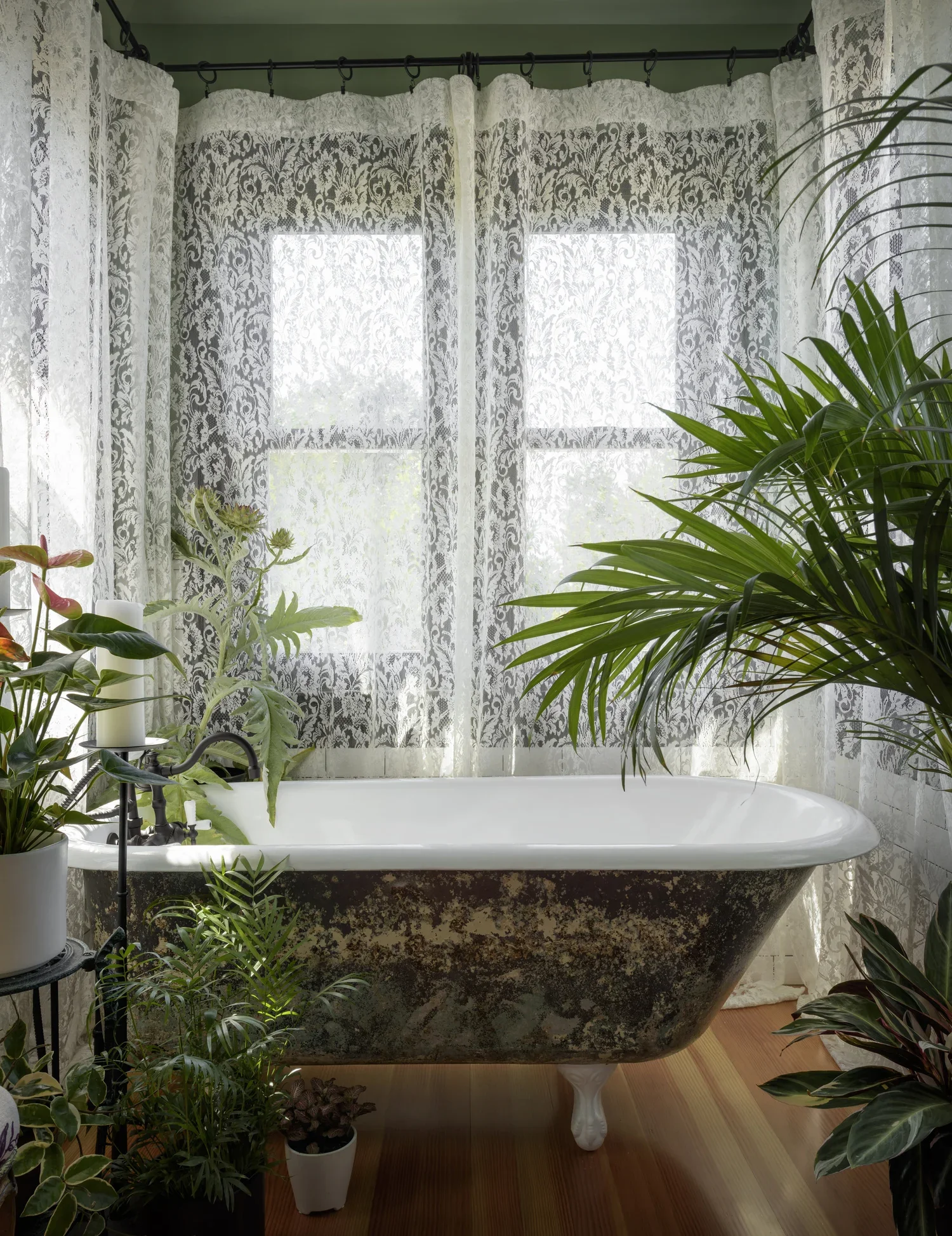 seattle-historic-victorian-landmark_primary-bath_02.webp