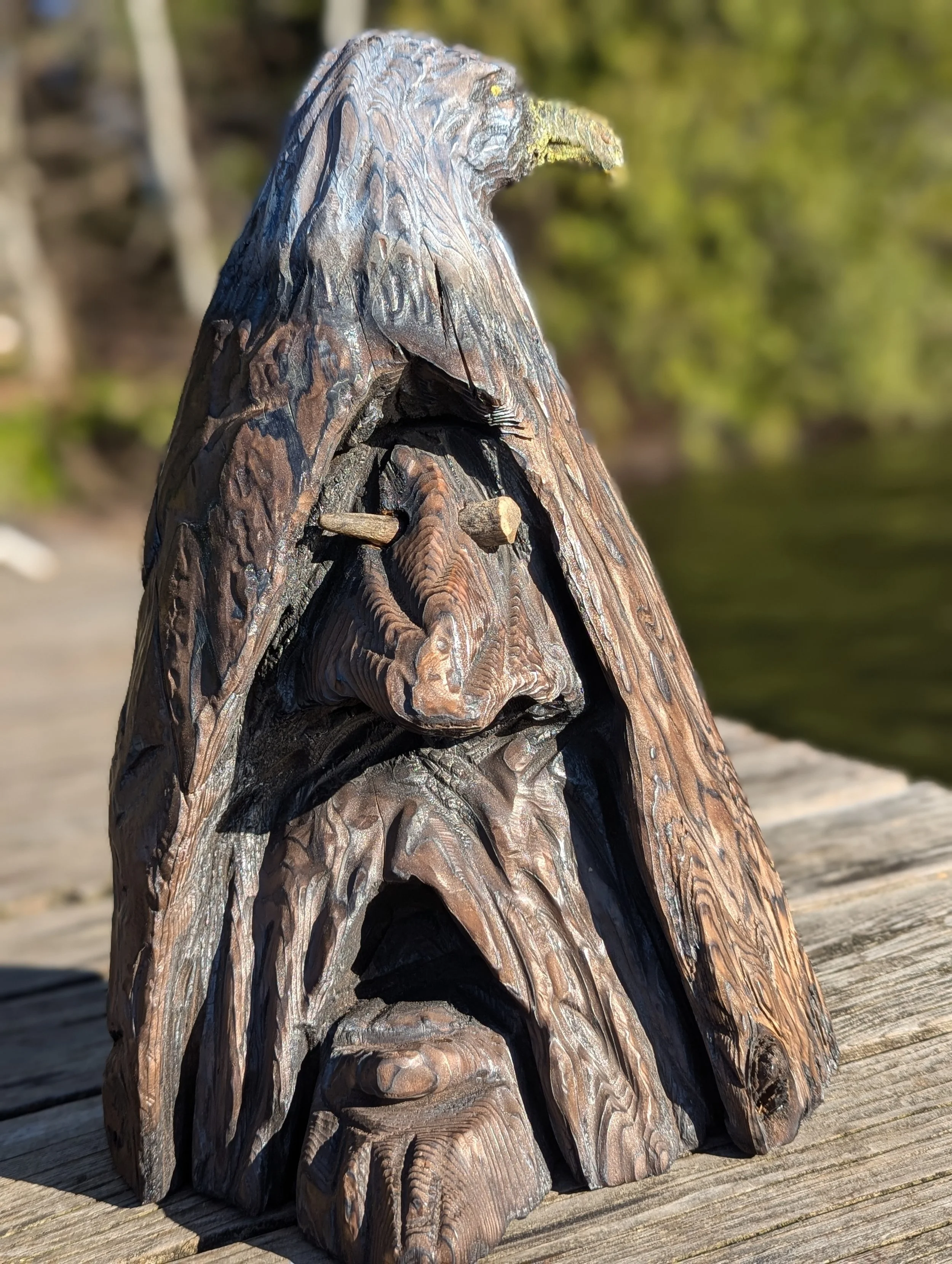 chainsaw_carving_eagle_chemainus_vancouver_island.jpg