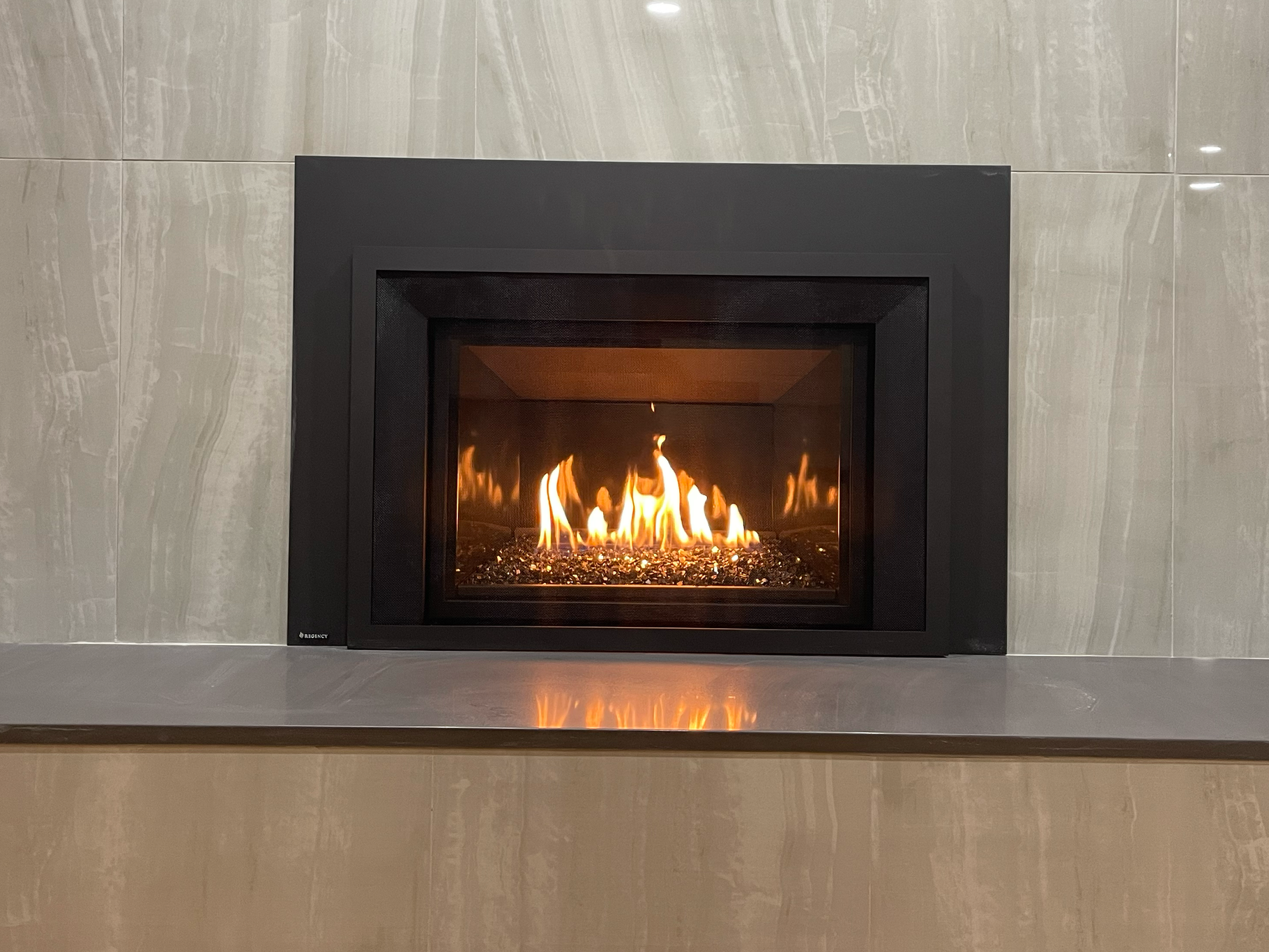 Gas insert with glass media