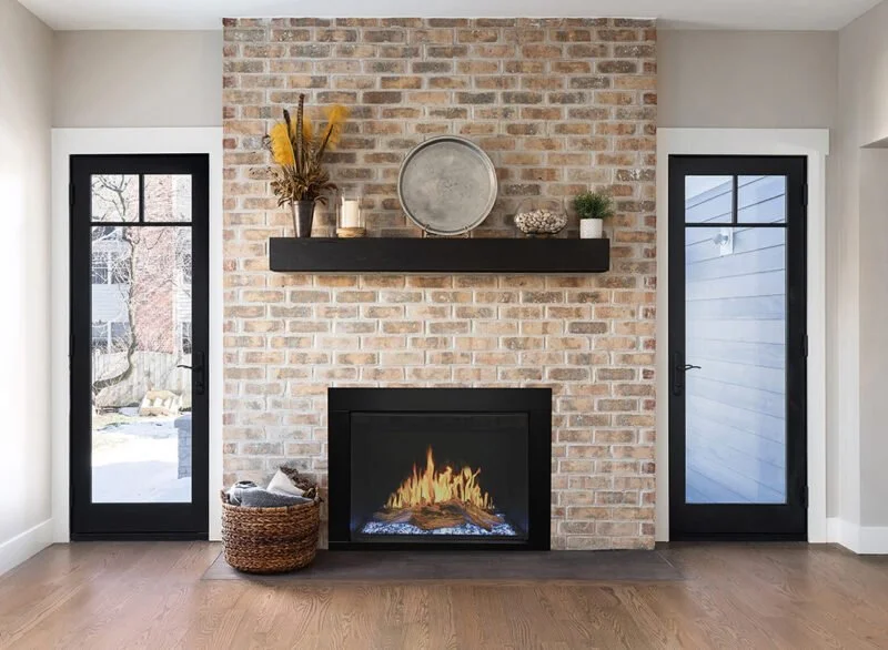 One of the key features of the Orion® virtual fireplace is its optimized technology, which  ensures the highest level of performance. The result is a truly immersive and authentic  f lame that captures the essence of a real fire. With three flame sty