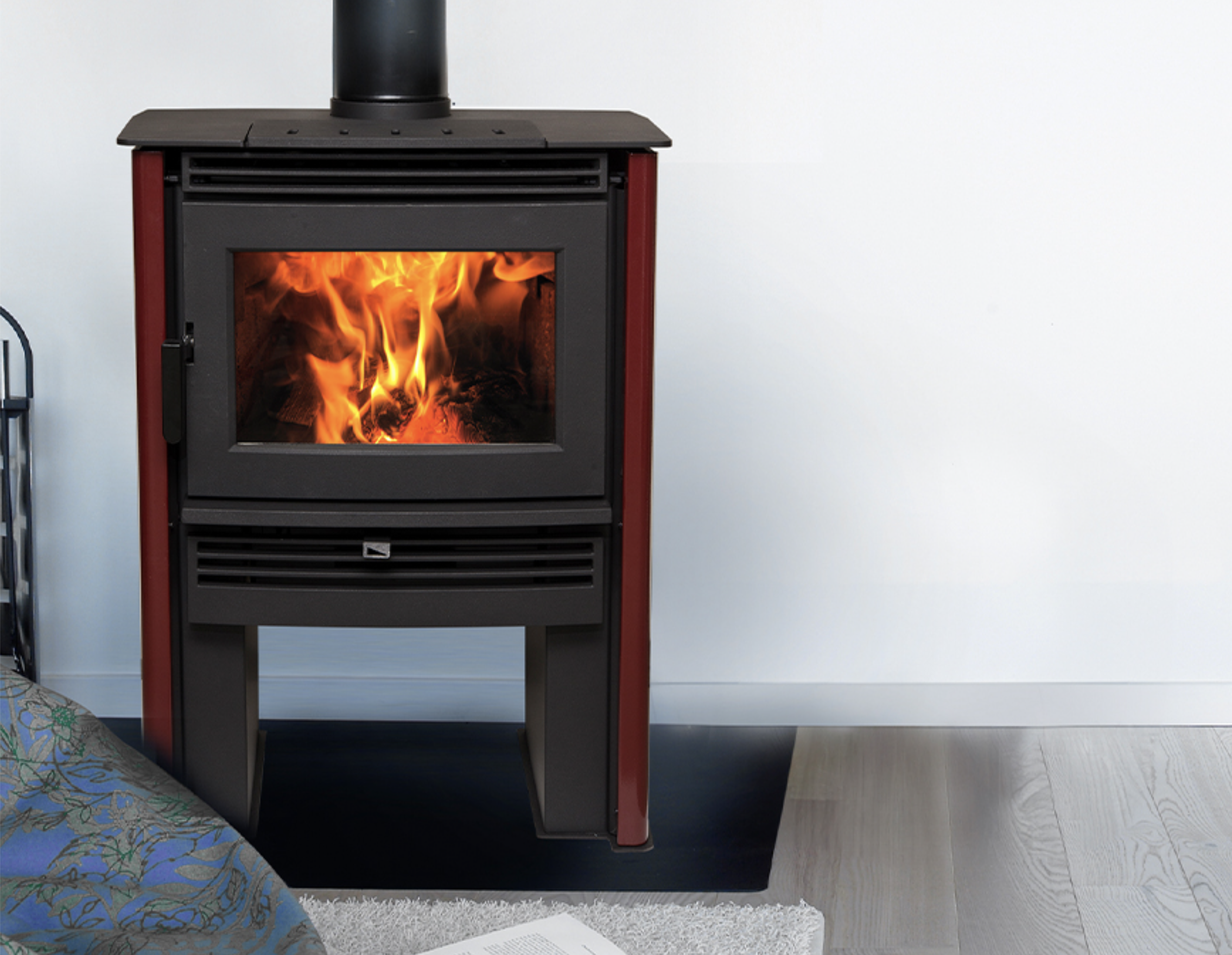 The Pacific Energy Neo 1.6 LE2 makes a bold statement with it’s tall profile for easy loading, line-of-sight view of the flame, and modern design. Like its larger cousin the Neo 2.5, the Neo 1.6 LE2 is a true heating machine with Pacific Energy’s sol