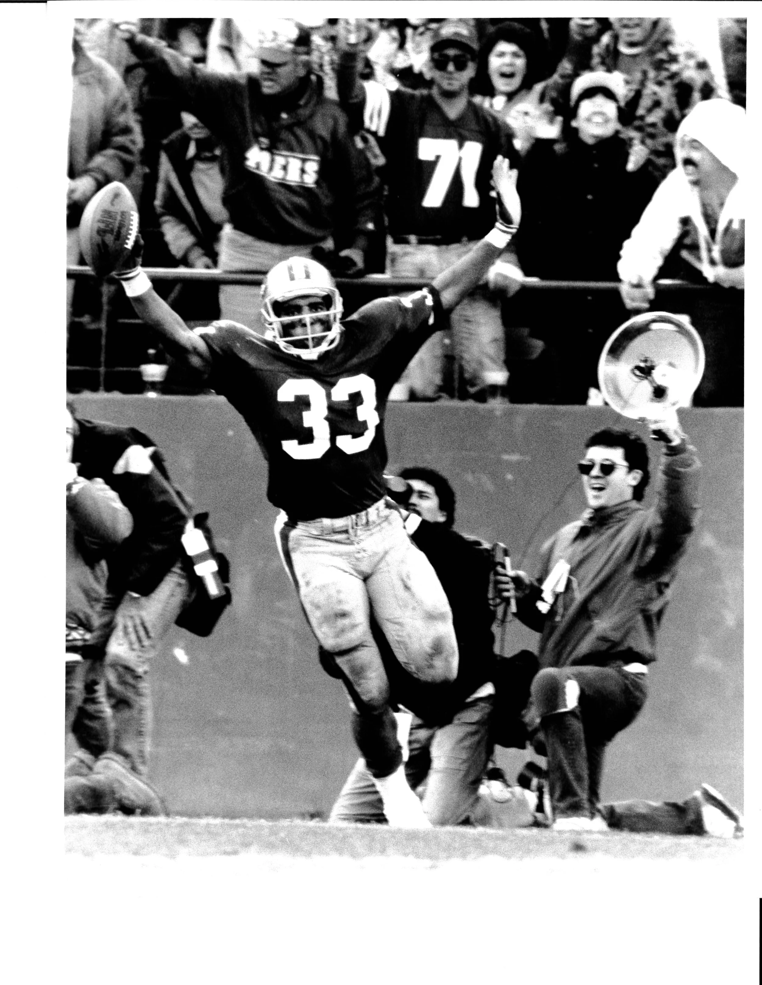 Was named a pro bowler 4 times throughout his entire career (1985, 1987, 1988, 1989)