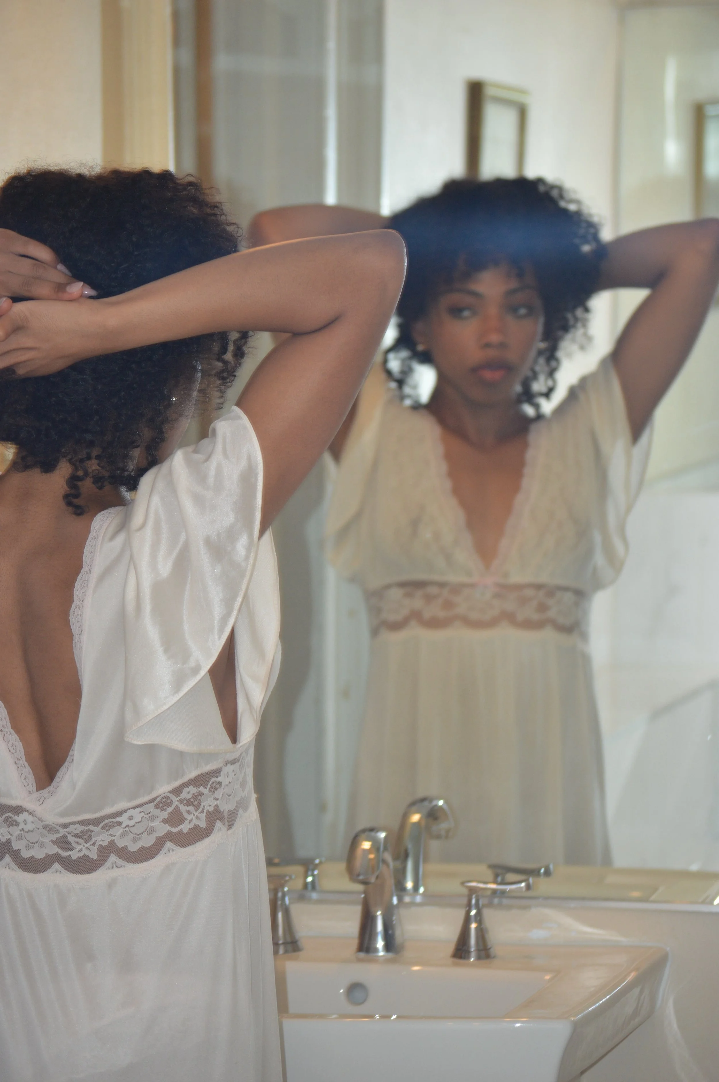 Ebony Thin Vivienne Astor, luxury companion available in NYC and Seattle for travel, massage, and social experiences