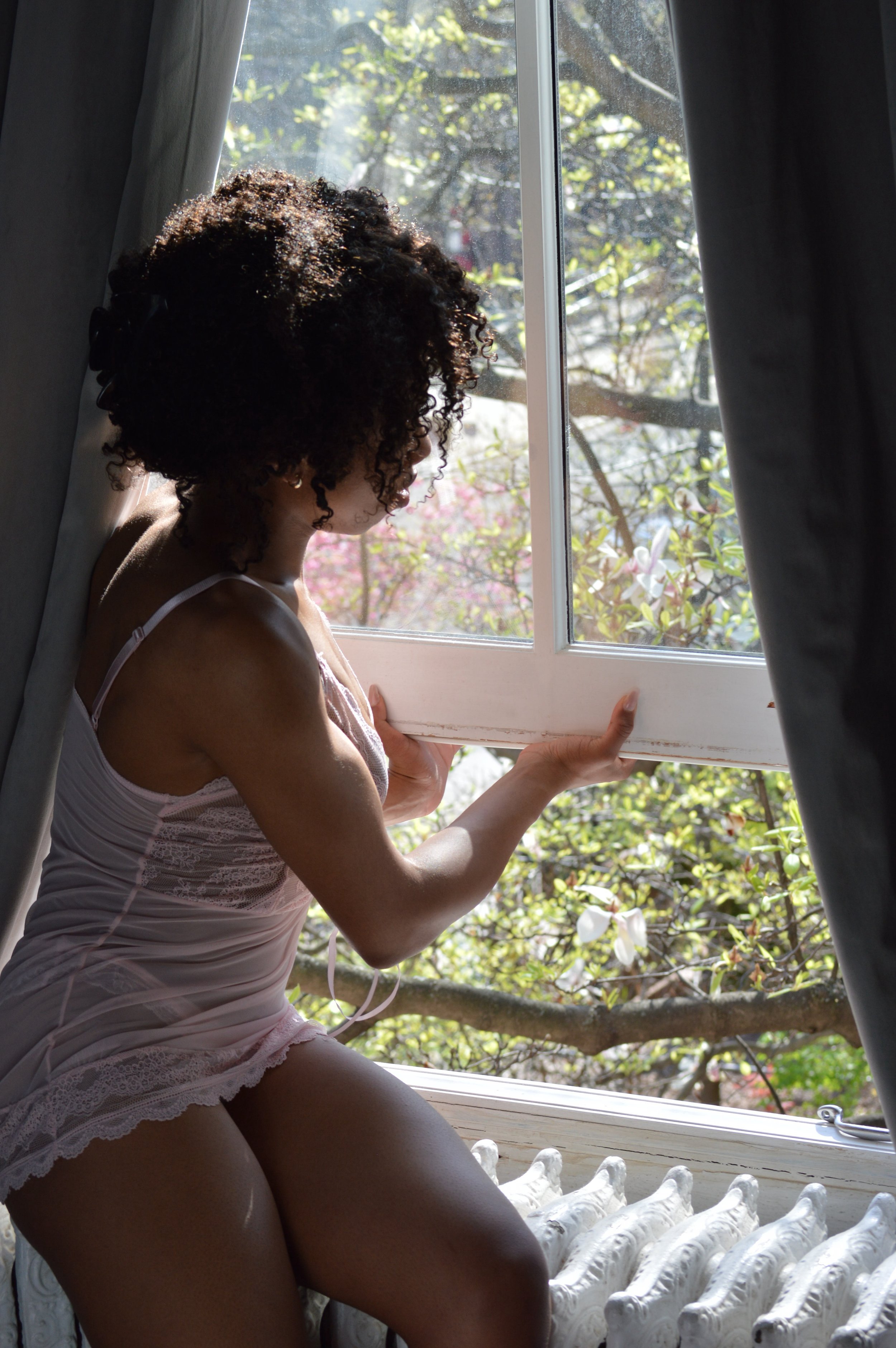 Ebony Thin Vivienne Astor, luxury NYC companion offering massage, social companionship, and private engagements