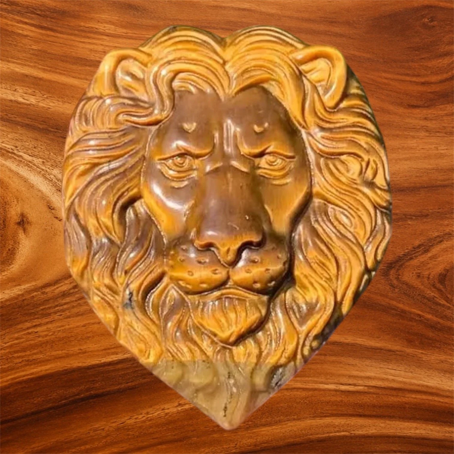Camphor Laurel Jewellery box with Quartz (Tiger Eye) Stone Lion Carving.