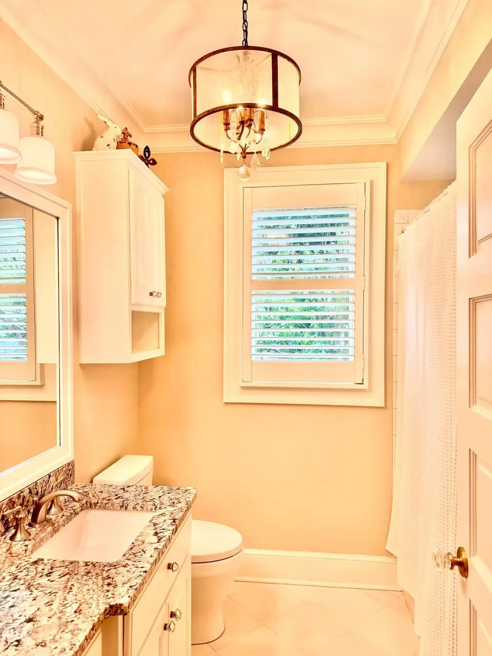 Shared full bathroom