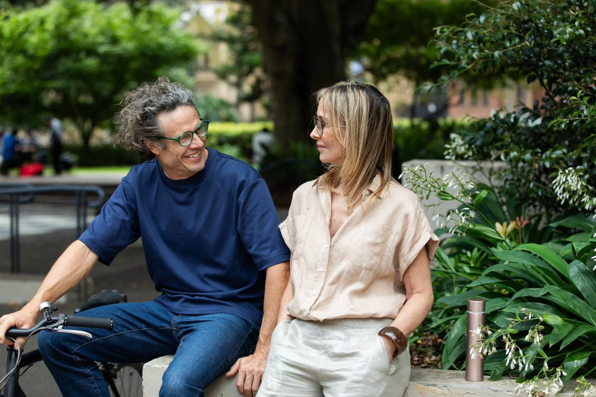 Man and woman enjoy conversation in park