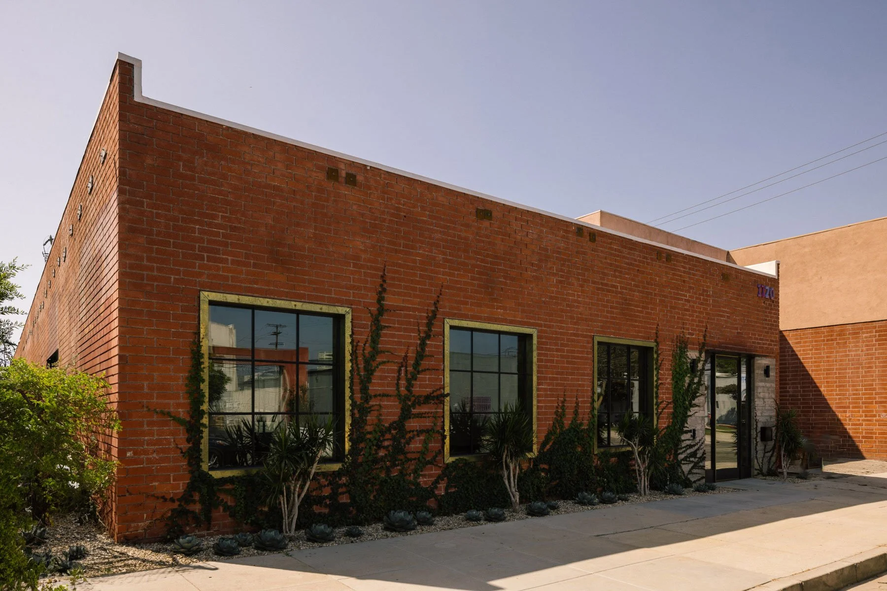 002-breland-harper-warehouse-conversion-los-angeles-architecture.jpg