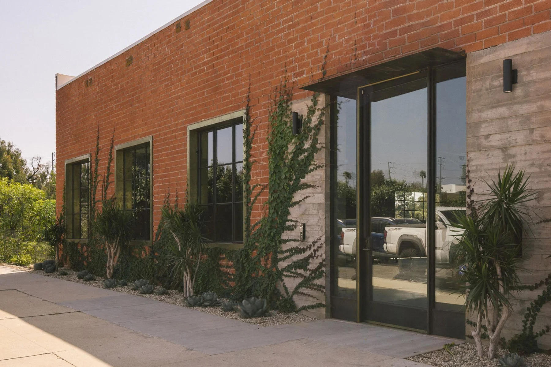 003-breland-harper-warehouse-conversion-los-angeles-architecture.jpg