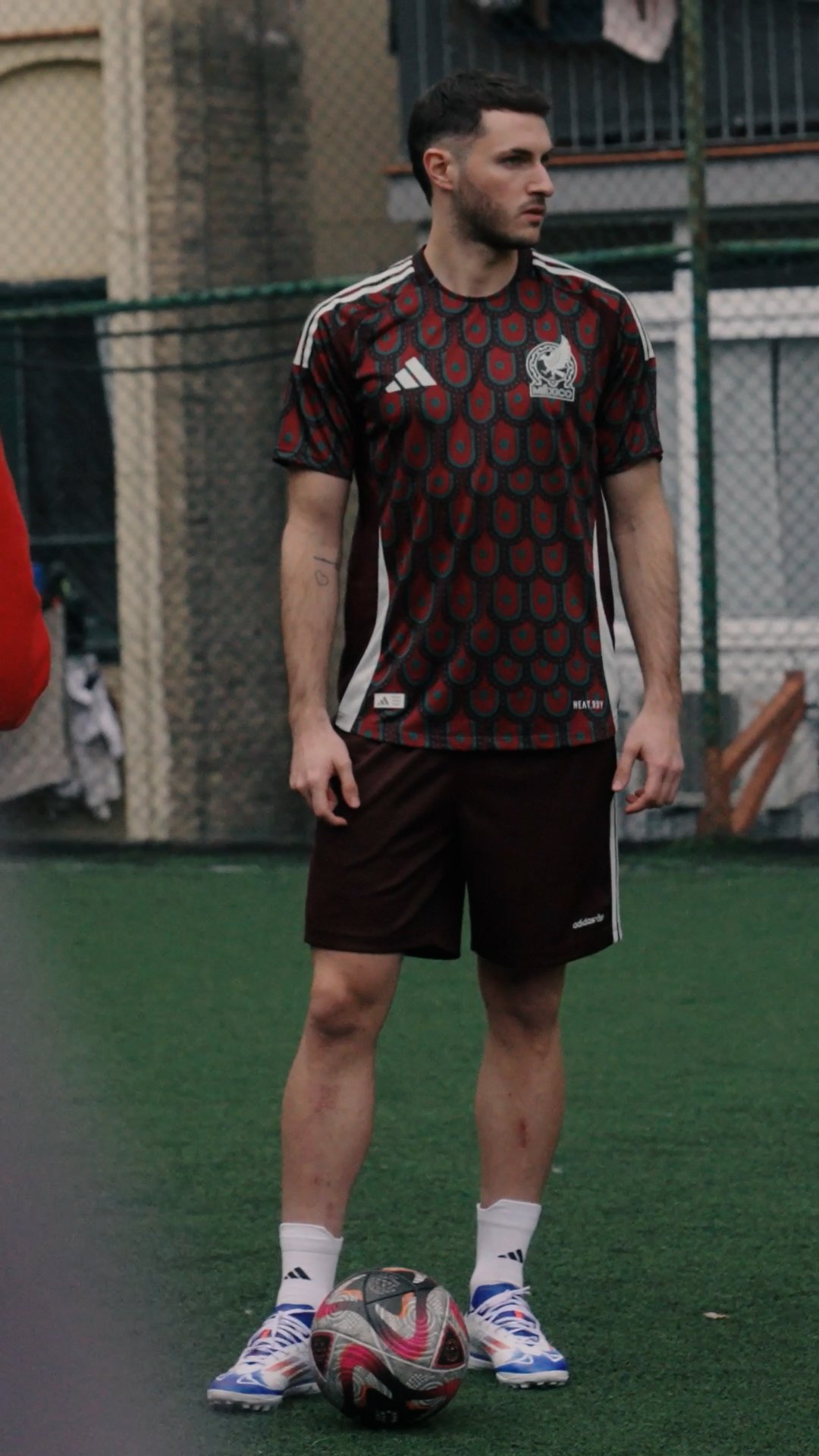 Santiago Gimenez.MP4.00_00_29_01.Still001.jpg