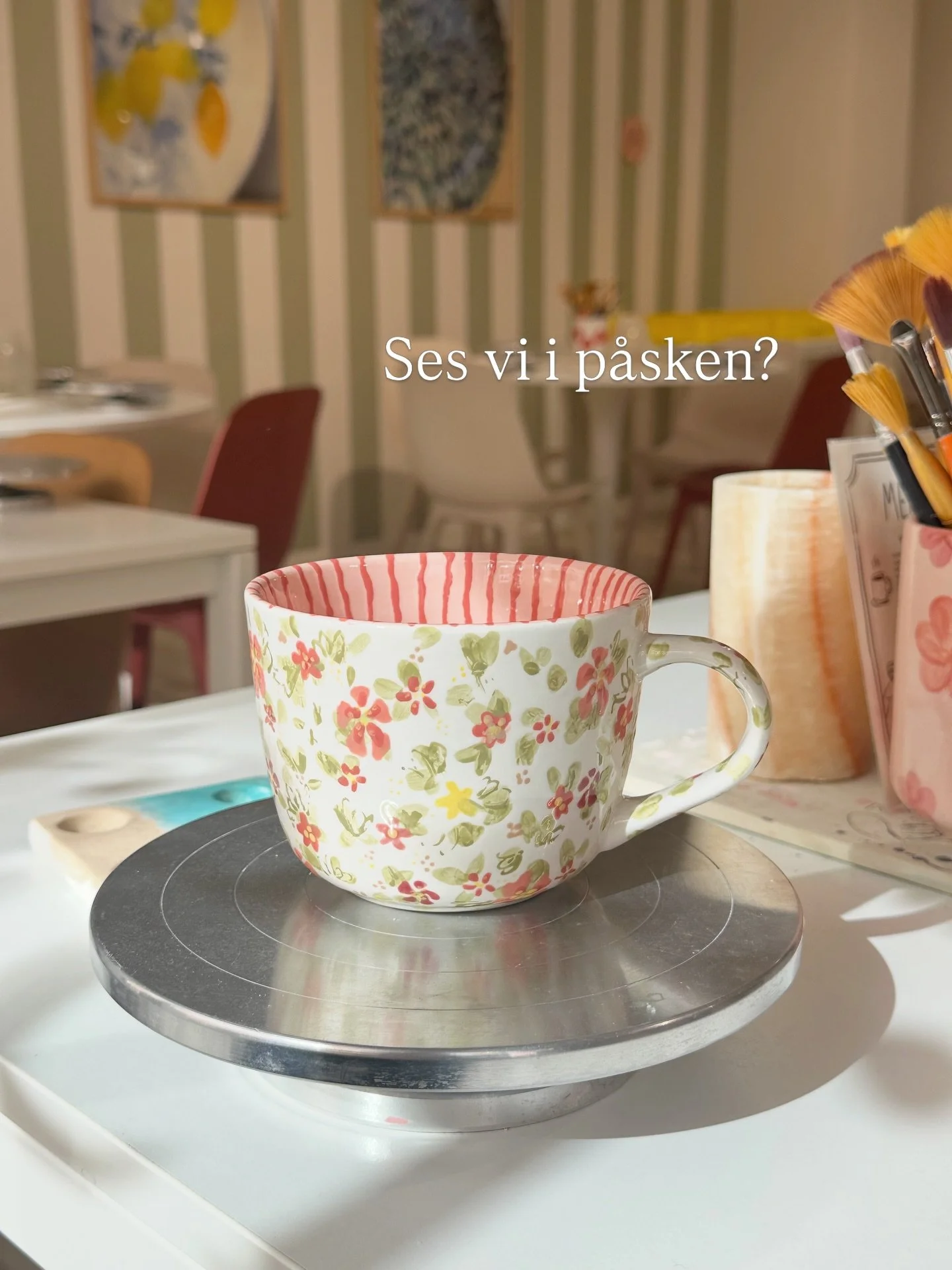 Husk at f&aring; booket dit bord s&aring; du er sikret en kreativ pause mellem p&aring;skefrokosterne 🐣 

🔗www.penslerogperler.dk 

Vi gl&aelig;der os til en kreativ p&aring;ske sammen med jer 🎨

#p&aring;skehygge #kreahygge #hygge #penslerogperle