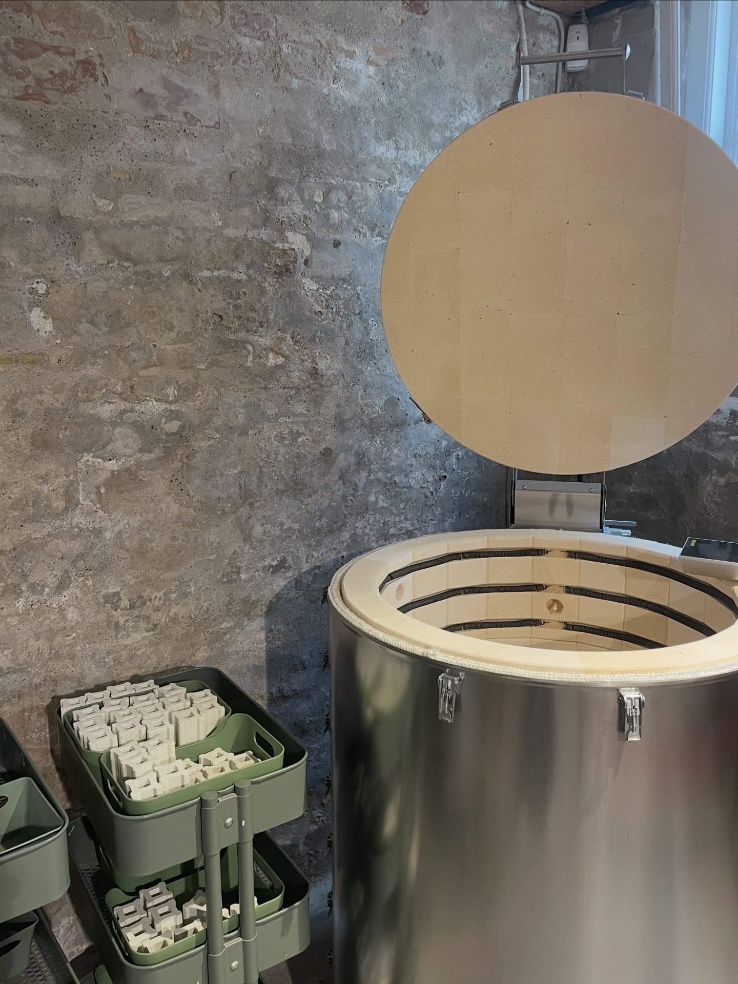 TAK K&Oslash;GE 💝 

De f&oslash;rste 3 dage i K&oslash;ge er g&aring;et, og vi elsker alt ved at v&aelig;re landet i K&oslash;ge ✨ Tak til alle jer der har v&aelig;ret forbi at kigge, tak til de n&aelig;sten 200 kreative g&aelig;ster der har bes&osl