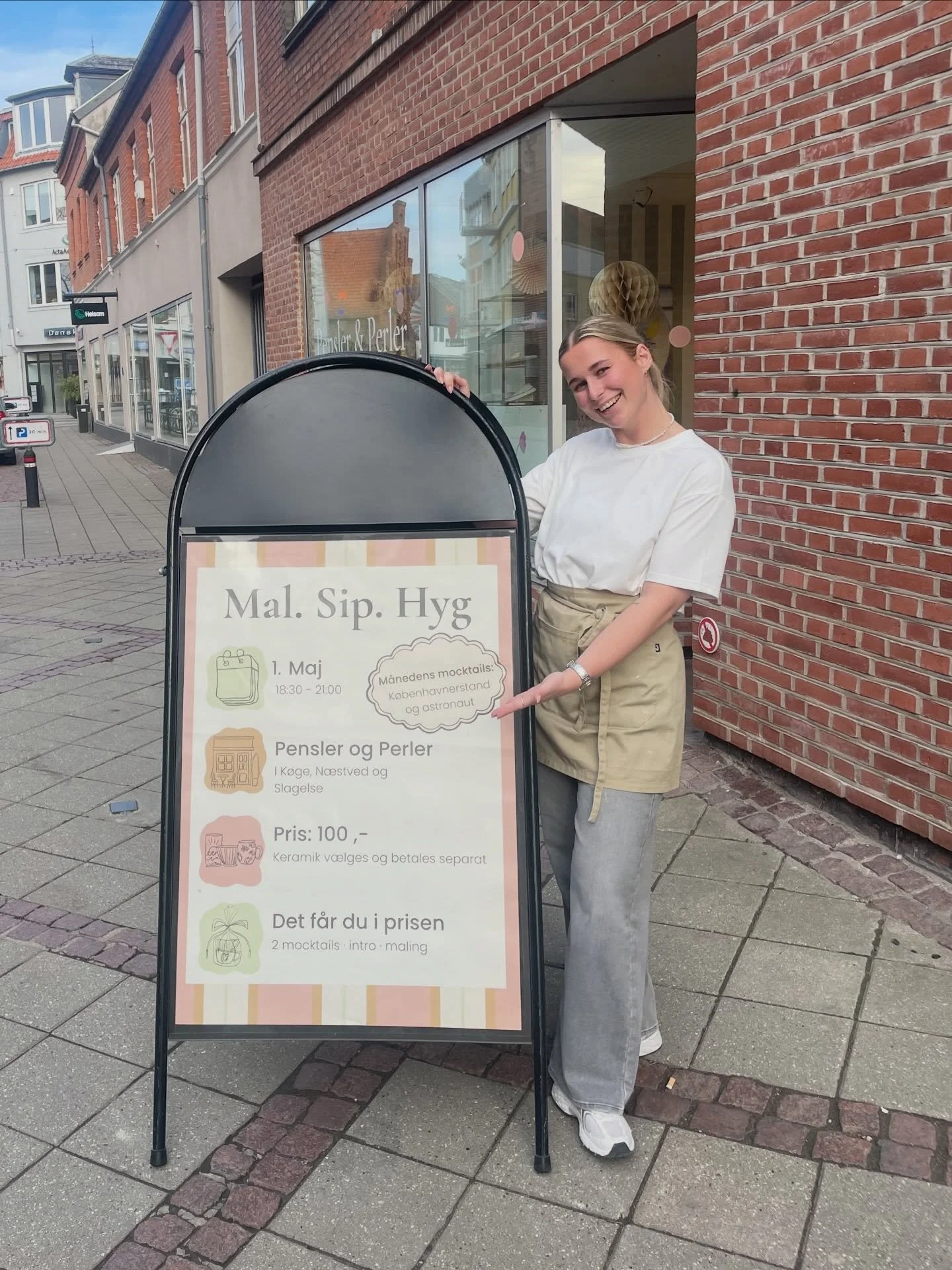 Keramik og Mocktails 1/5 🍹✨

V&aelig;r med til en hyggelig aften i festligt selskab, hvor kreativitet og l&aelig;kre smage g&aring;r h&aring;nd i h&aring;nd ✨

🕕 Kl. 18:30&ndash;21:00
📍 N&aelig;stved, Slagelse og K&oslash;ge

M&aring;nedens mockta