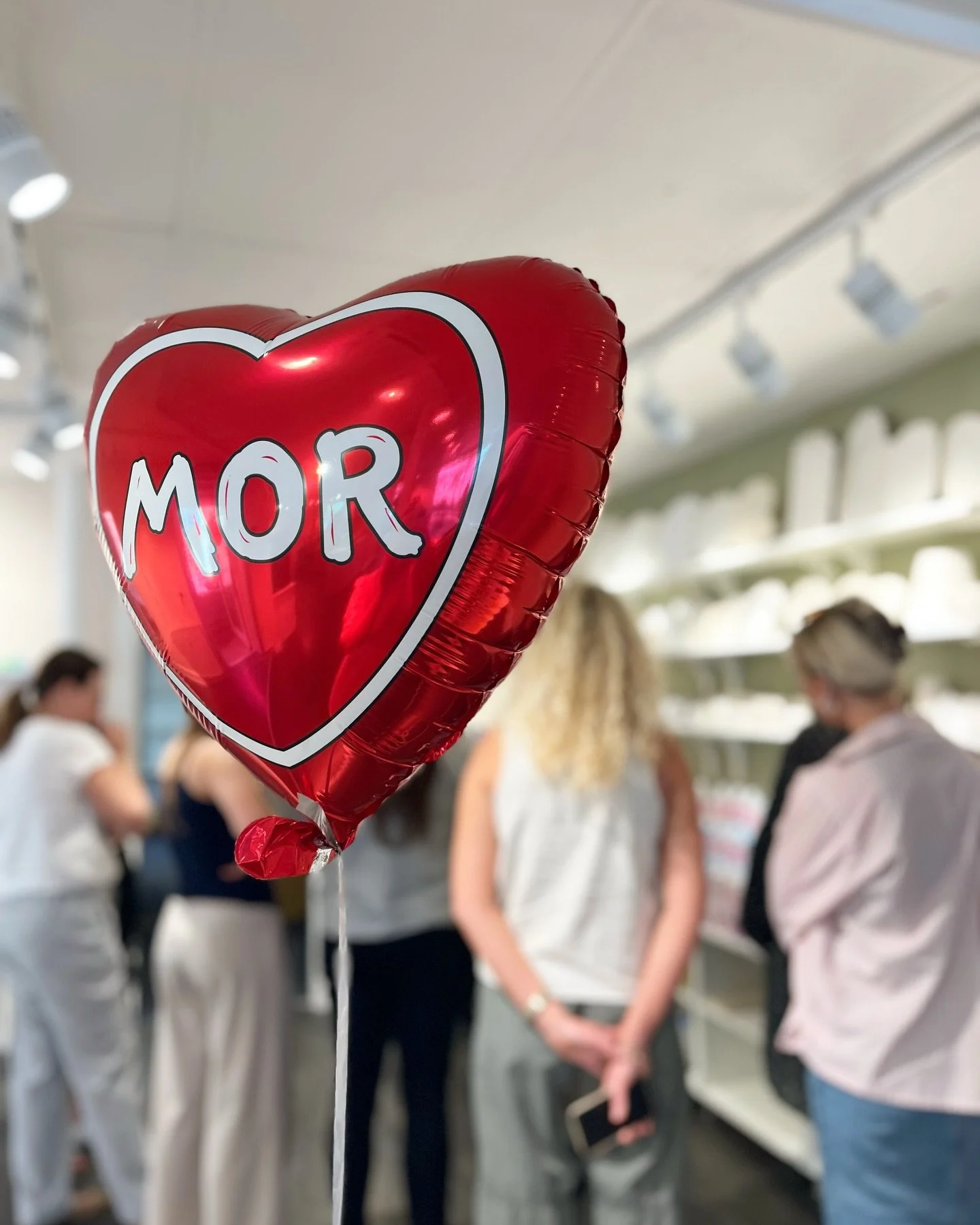 Har du planlagt Morsdag 2026? ❤️

Det er den 10/5, skal du have fingre i et bord skal du v&aelig;re hurtig! 🎨 

Psssst, vi laver ogs&aring; gavekort 💌