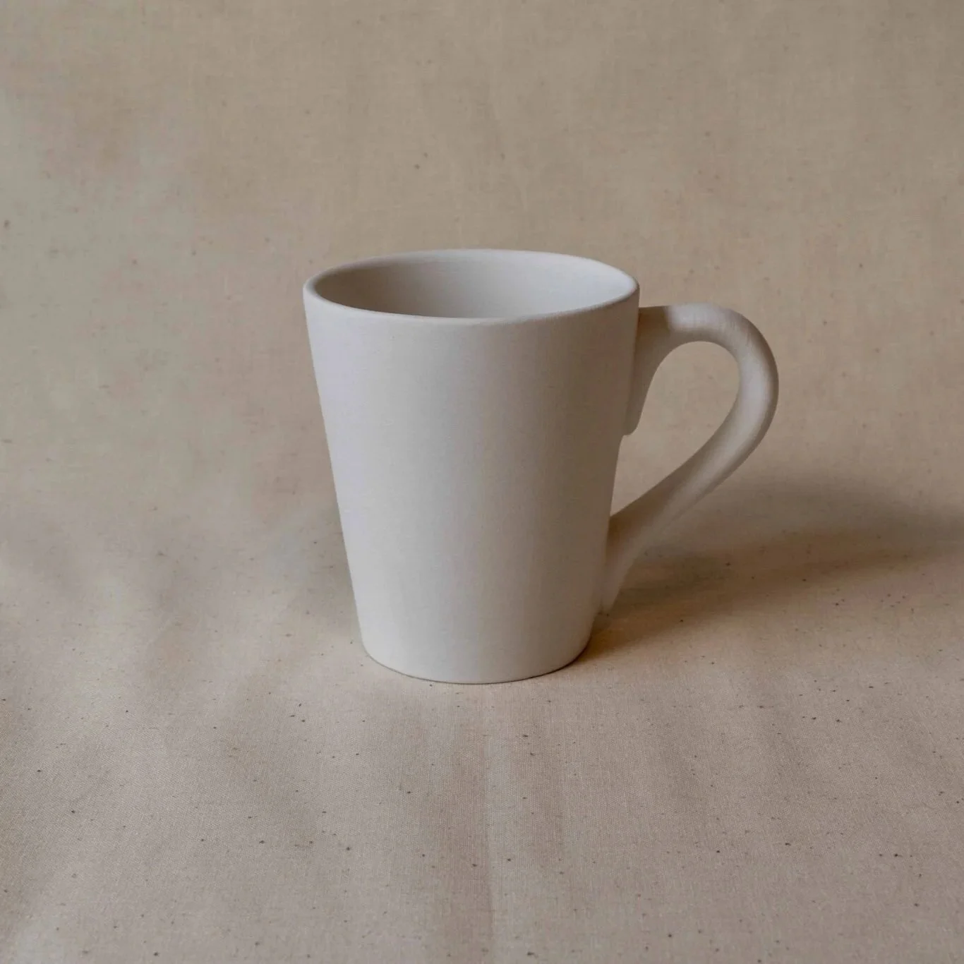 Kegleformet keramik krus 250 ml til keramikmaling