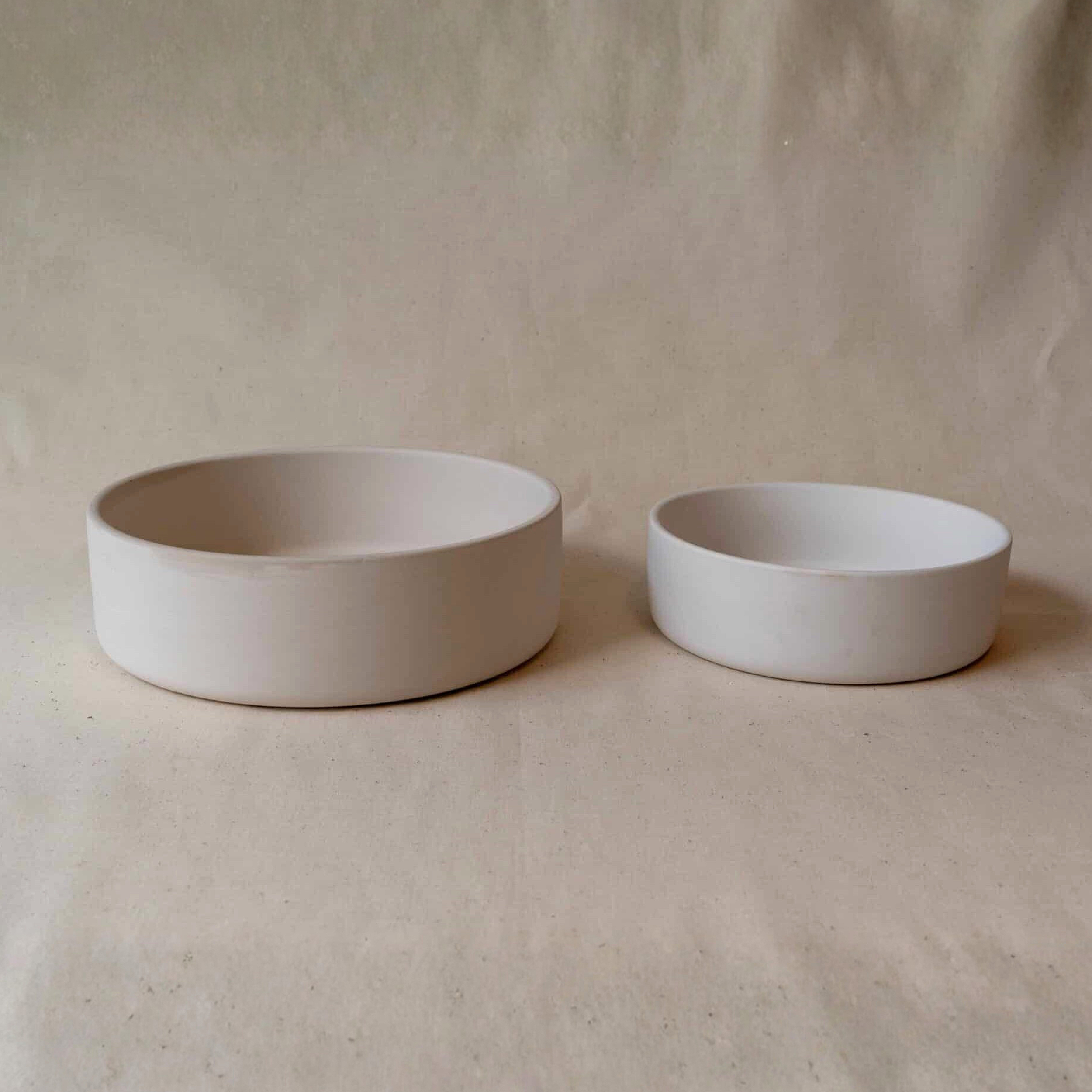 Stilren keramik hundeskål