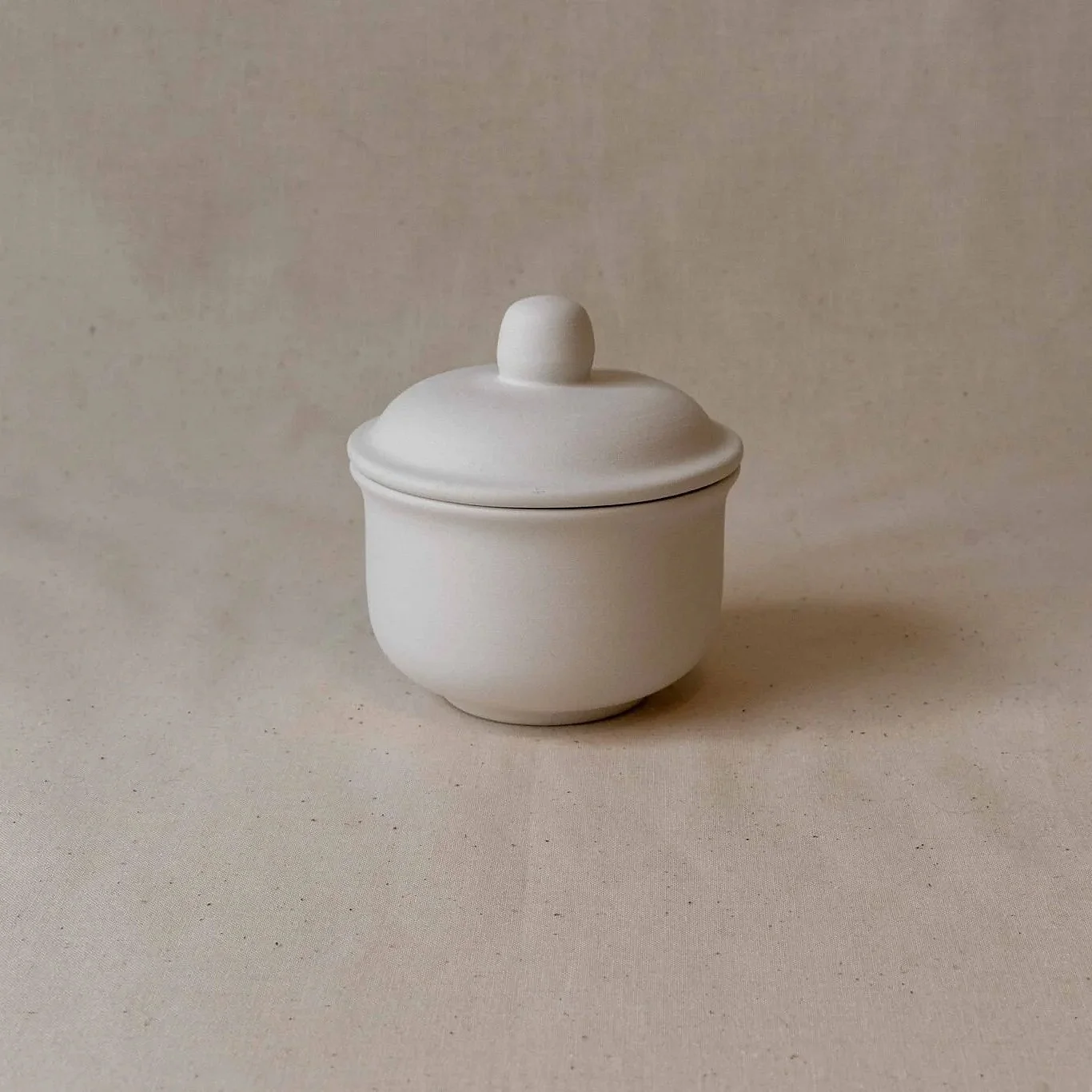 Keramik sukkerskål med låg