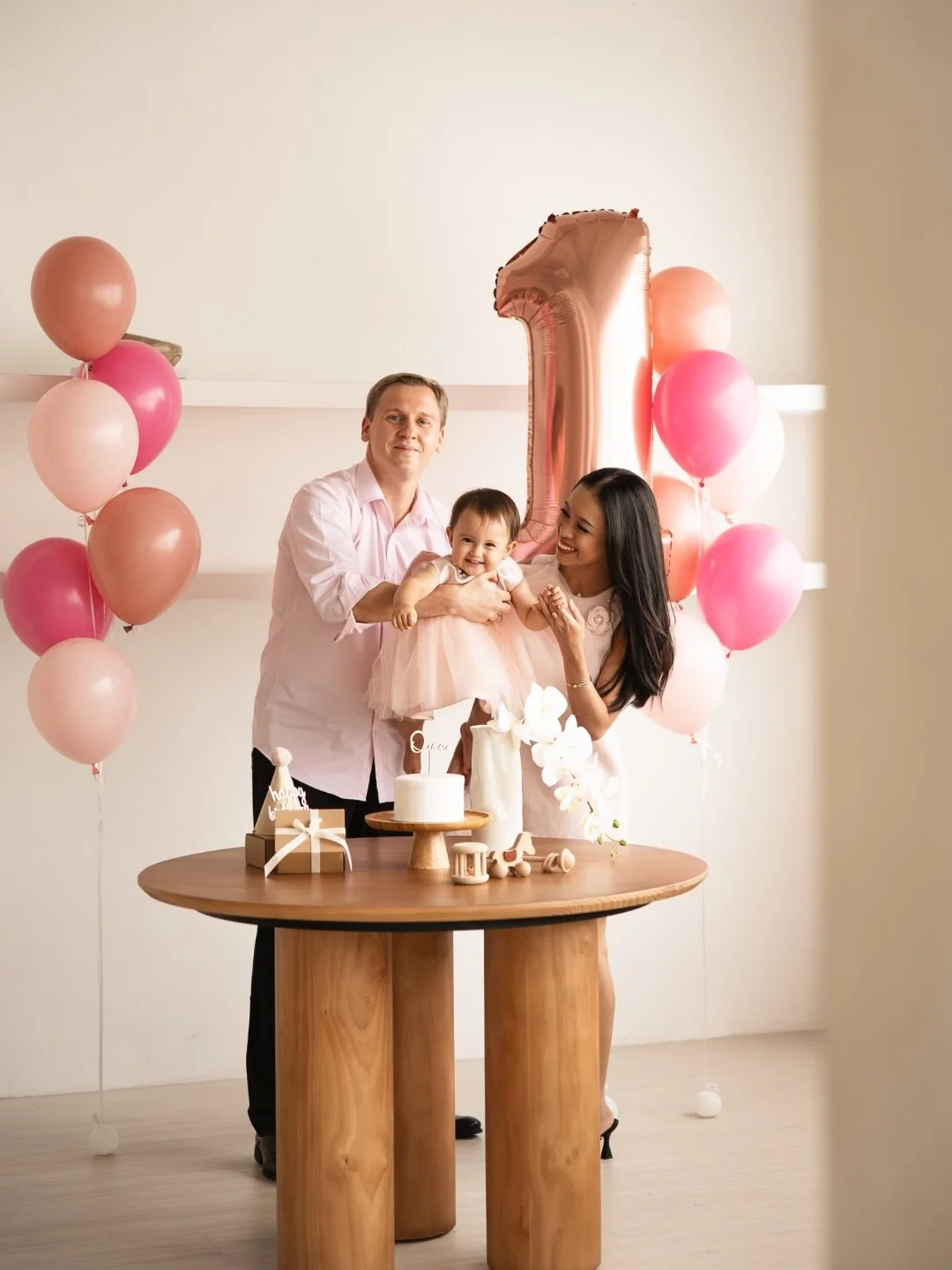 Bb K&rsquo;s first birthday! 🩷🌸🌷🎀

You probably can&rsquo;t tell.. but the session wasn&rsquo;t filled with smiles from start to finish, and 𝘵𝘩𝘢𝘵&rsquo;𝘴 𝘰𝘬𝘢𝘺!

Sometimes little ones need some time to adjust to a new environment, and som