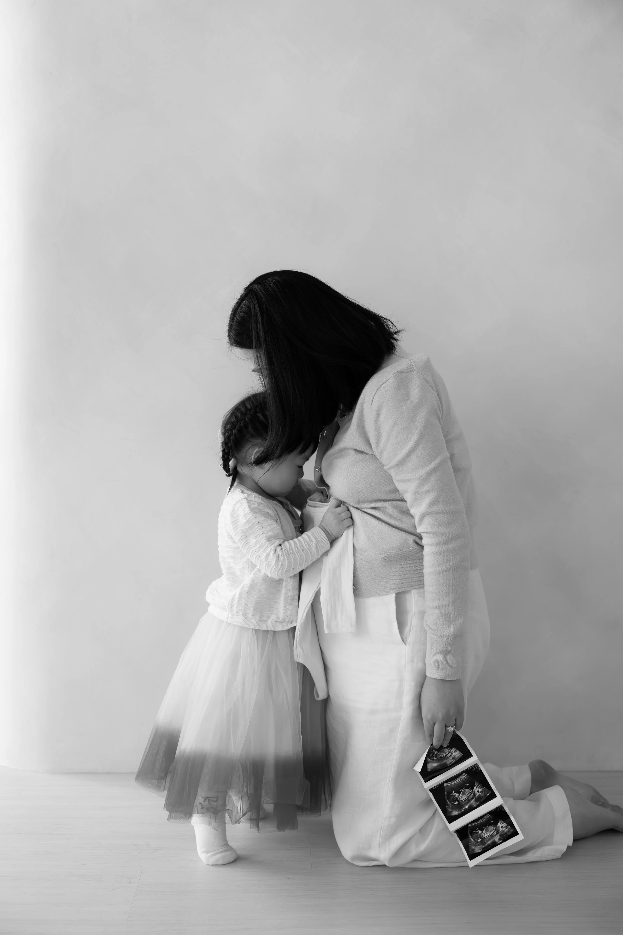 JenniferMaternityPhotoshoot-012BW.jpg