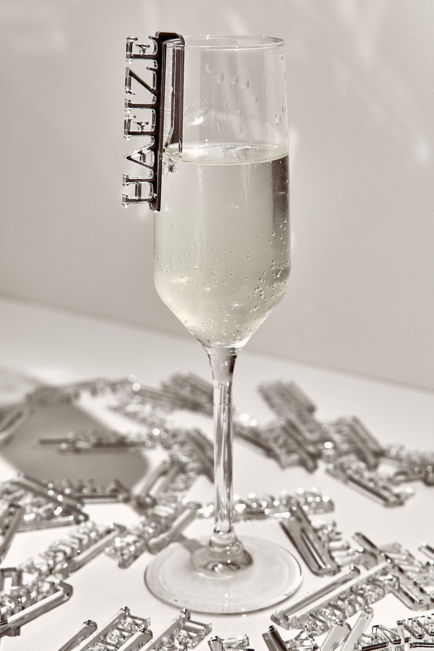 Forneverending-Hochzeit-Wedding-Schild-Deko-Namenskarte-sektglas-namensanhänger-platzkarte