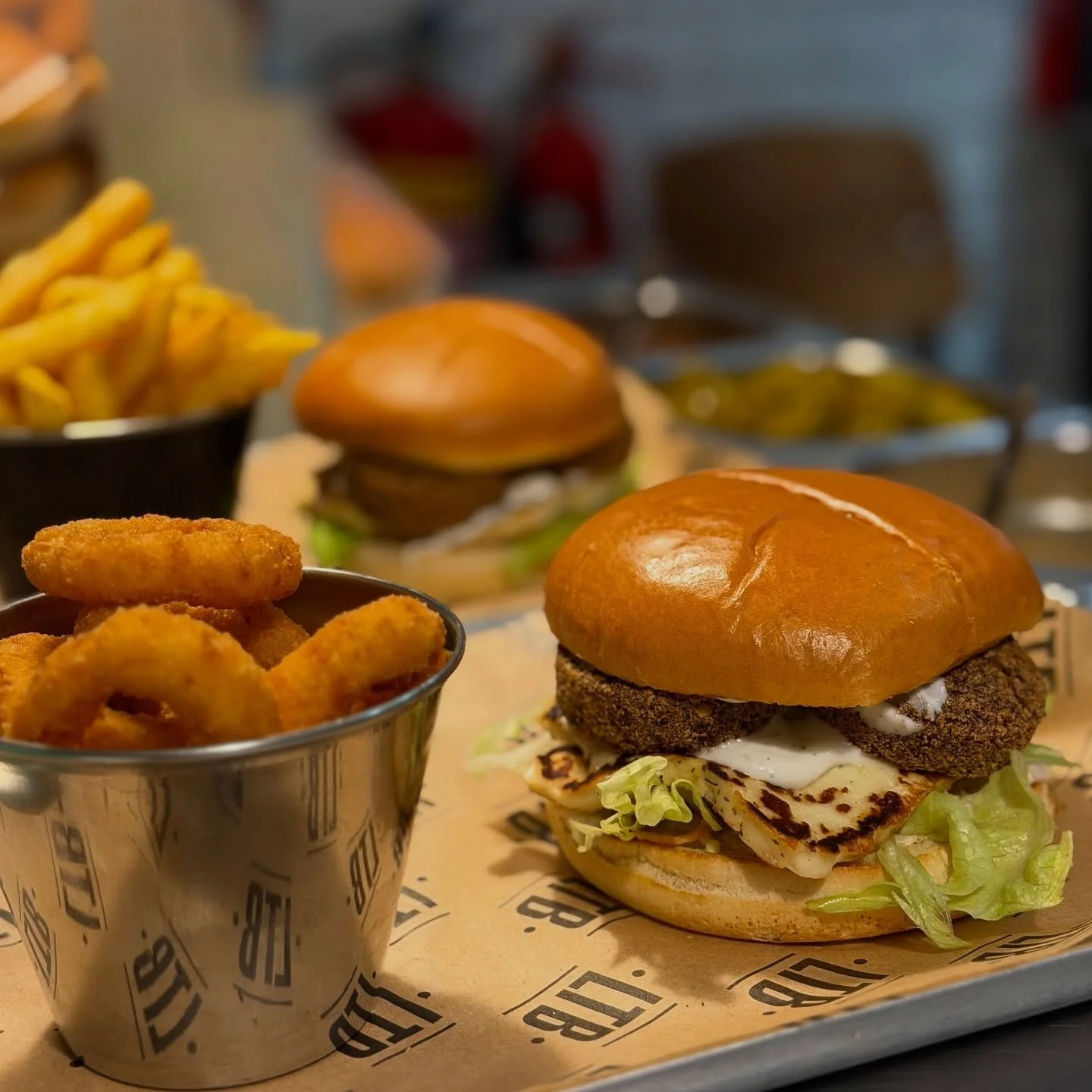 ❤️Come share your love for our burgers
with the one you❤️