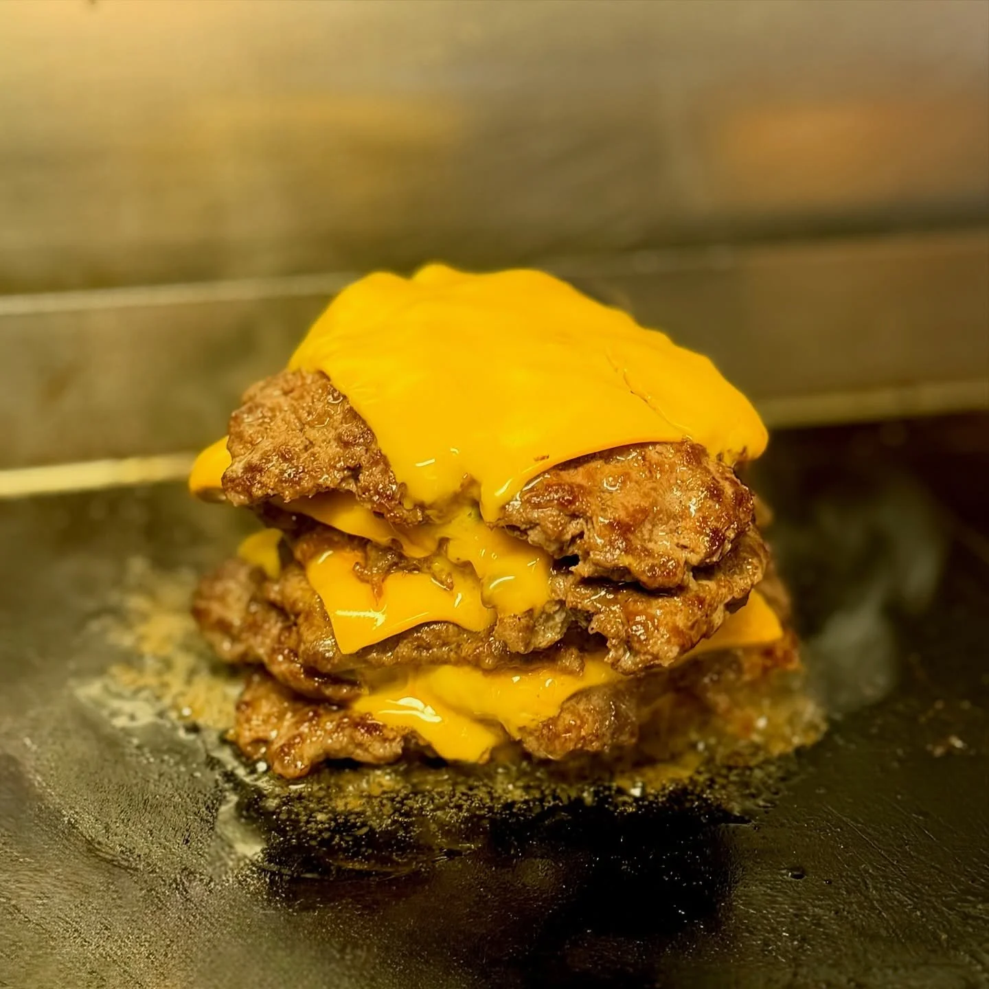 End your week the right way &mdash; smashed, stacked, and dripping 🔥🍔 
No cutlery. No rules. Just flavour 😍