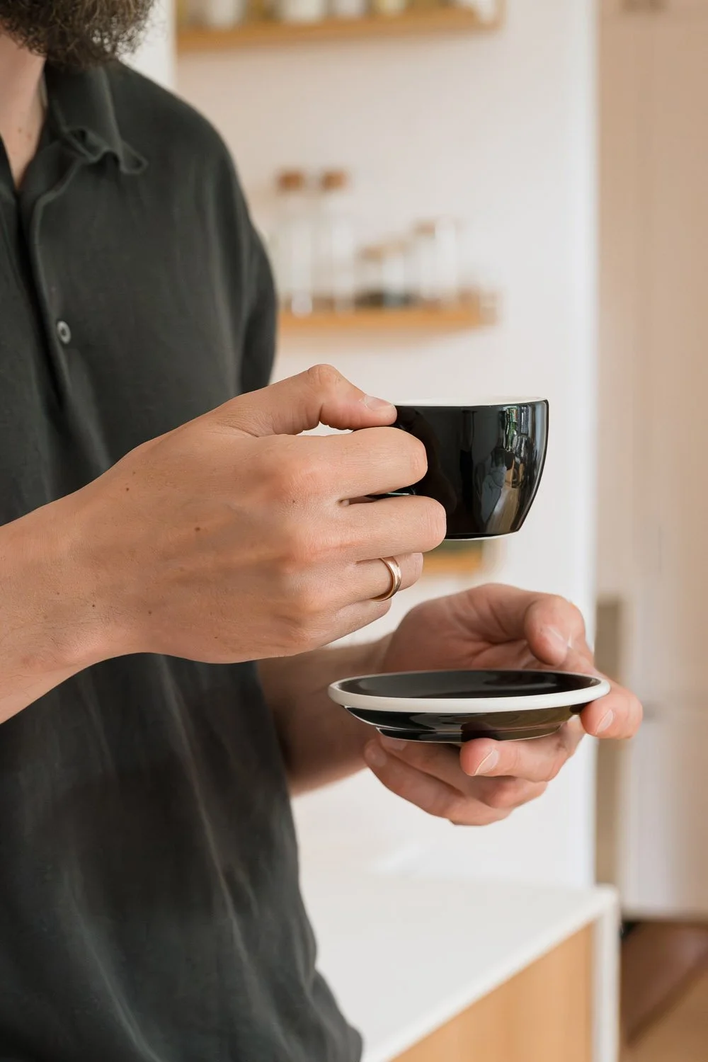 Perfekt eingestellter Espresso in der Tasse – bereit für den Moment, auf den jeder Home-Barista hinarbeitet.