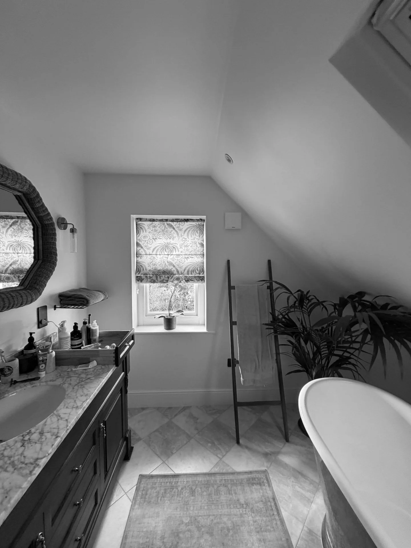 Cliff Drive Bathroom Before Refurbishment | Studio EWW