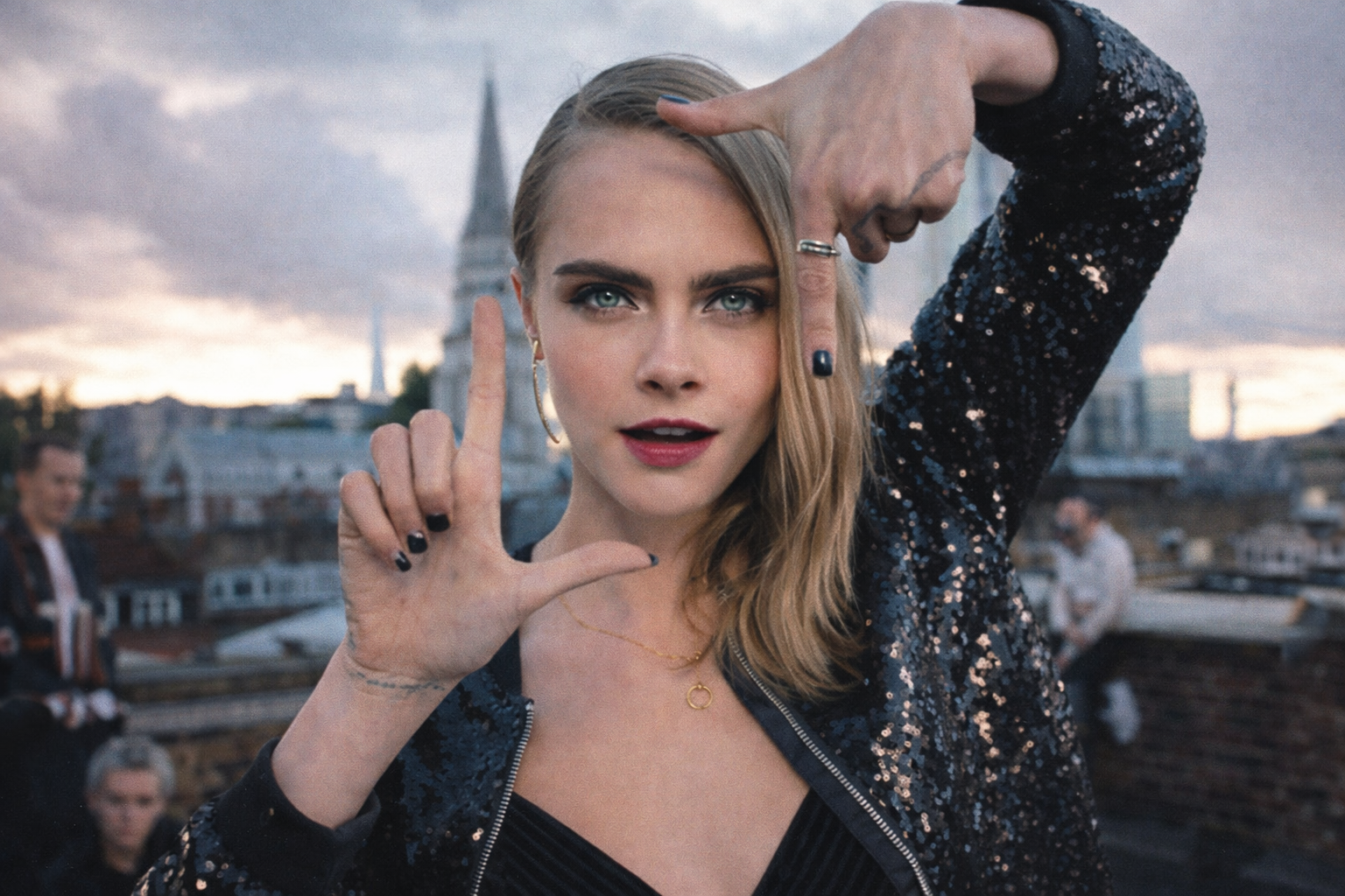 LONDON NEVER BLENDS IN