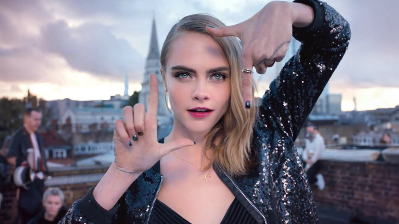 LONDON NEVER BLENDS IN