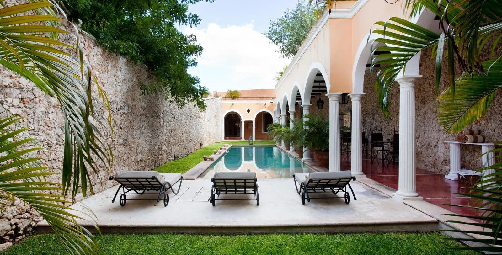 MIDHH-masthead-pool03.jpg