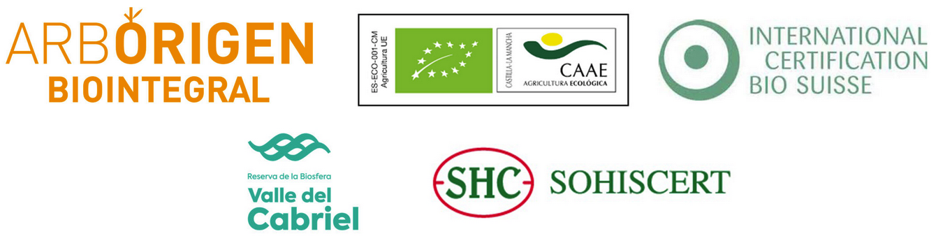 Logos de certificaciones ecológicas y cadenas de producción agrícola, incluyendo ARBÓRIGEN BIOINTEGRAL, Agricultura Ecológica, certificación Bio Suisse, Valle del Cabril, y Sohiscert otorgados a Ecopistachos Flor en España.