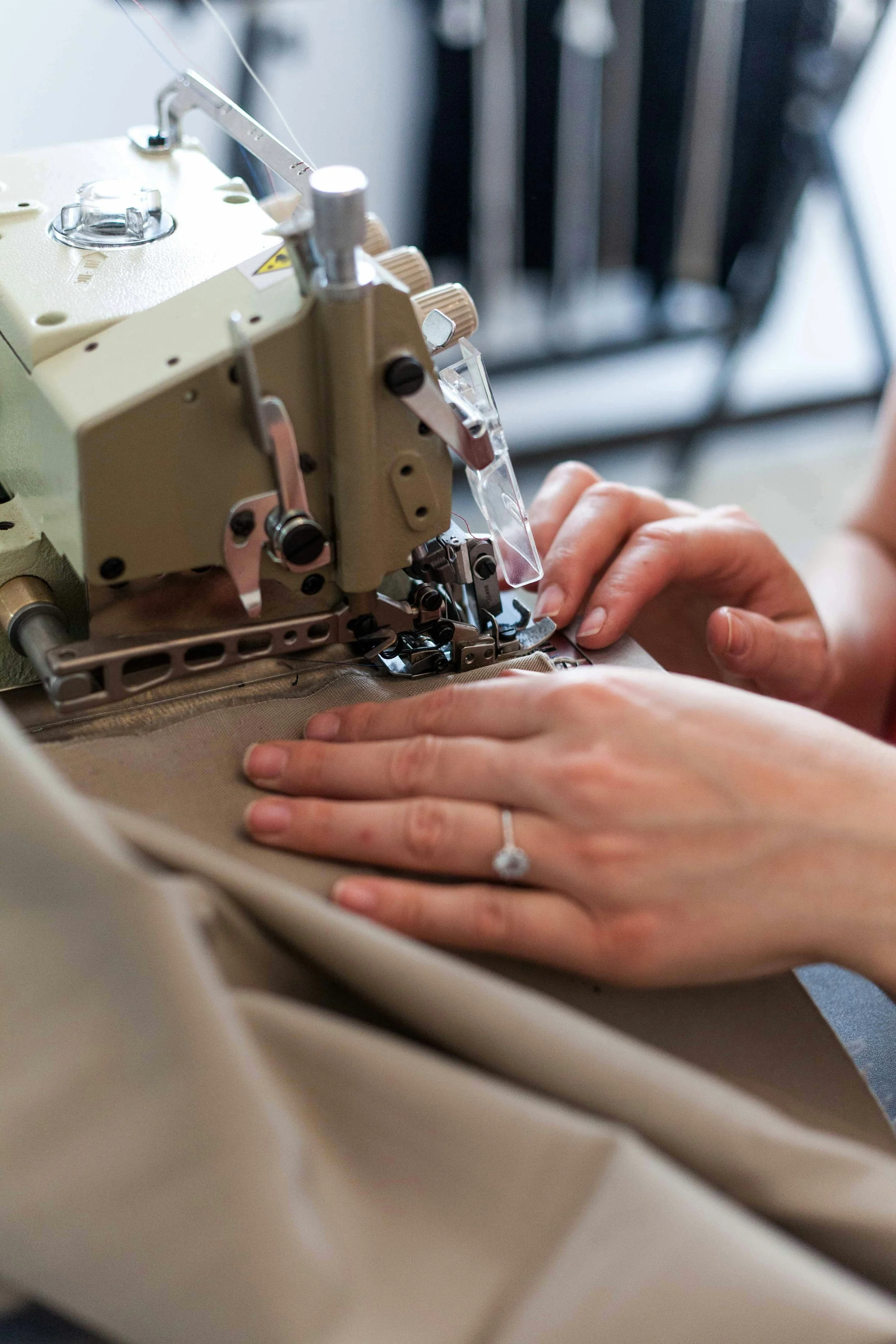 Überwachung der Modeproduktion und Qualitätskontrolle im Fertigungsprozess